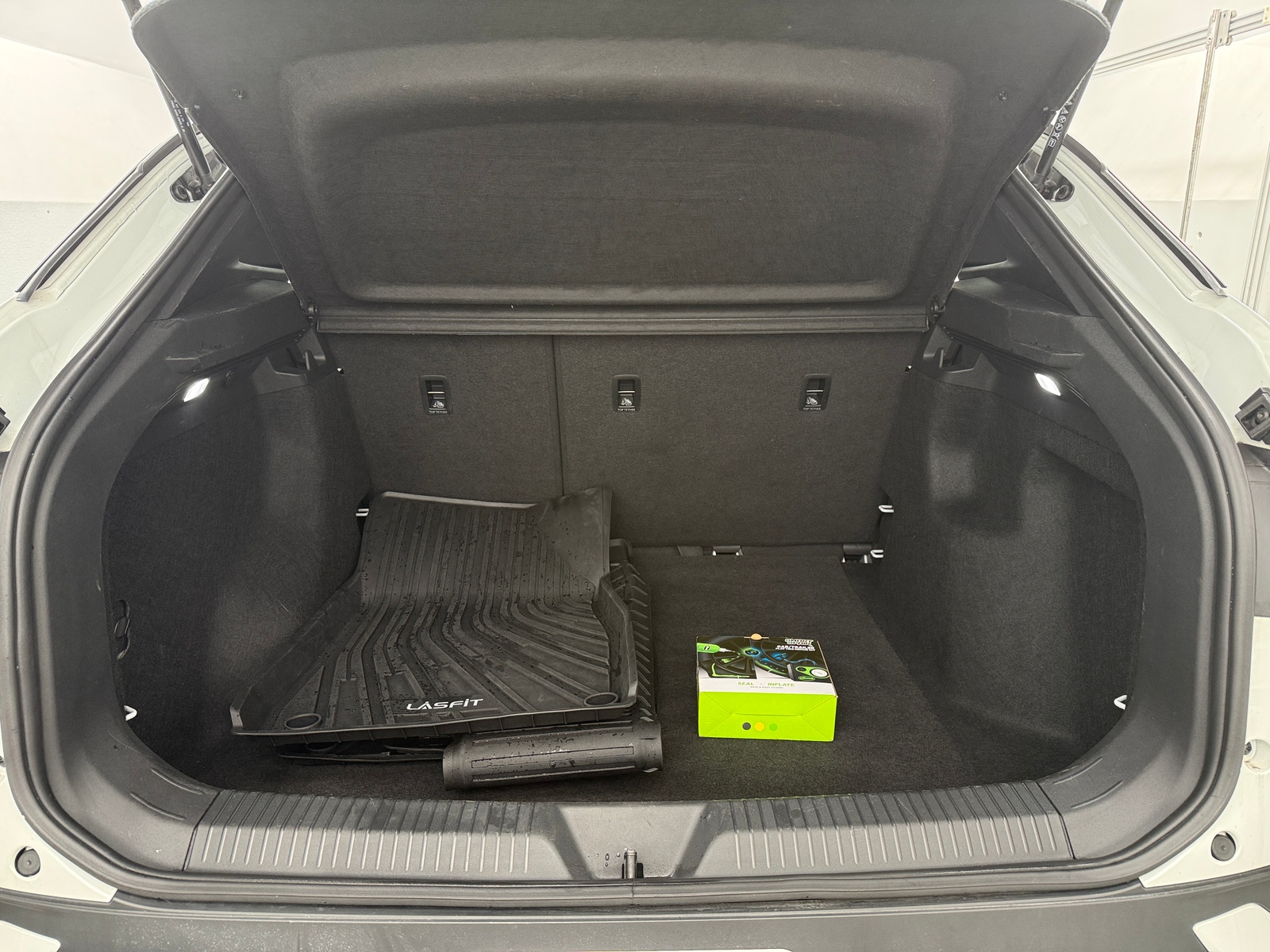 Thumbnail: 2023 Volkswagen ID.4 - 7