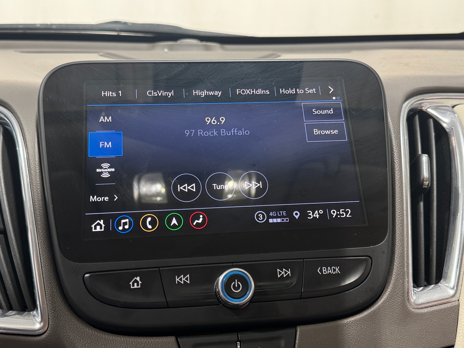 Thumbnail: 2024 Chevrolet Malibu - 3