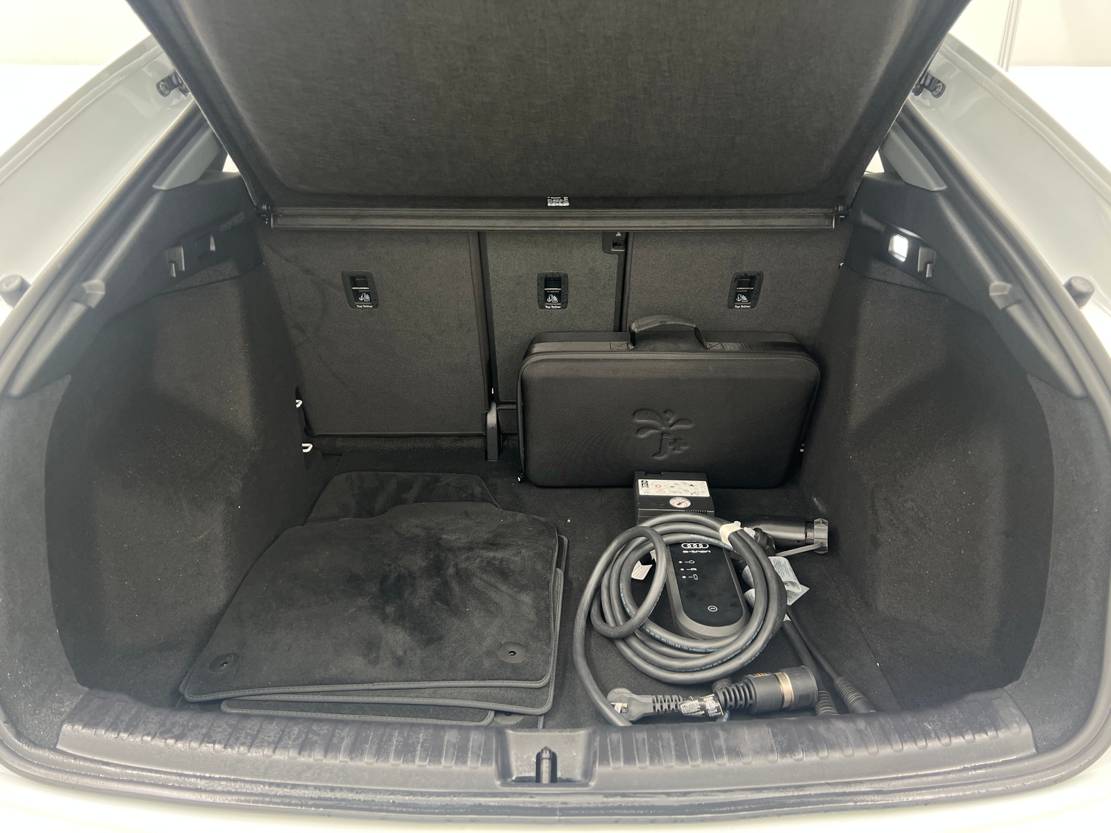 Thumbnail: 2023 Audi Q4 e-tron - 6