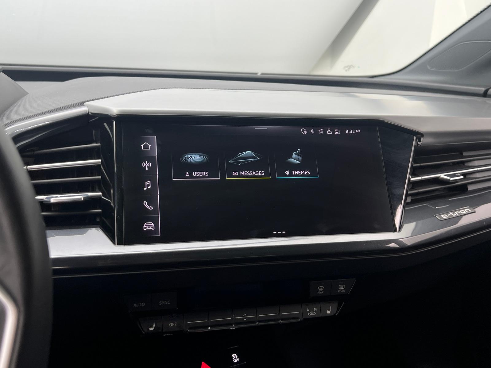 Thumbnail: 2023 Audi Q4 e-tron - 3