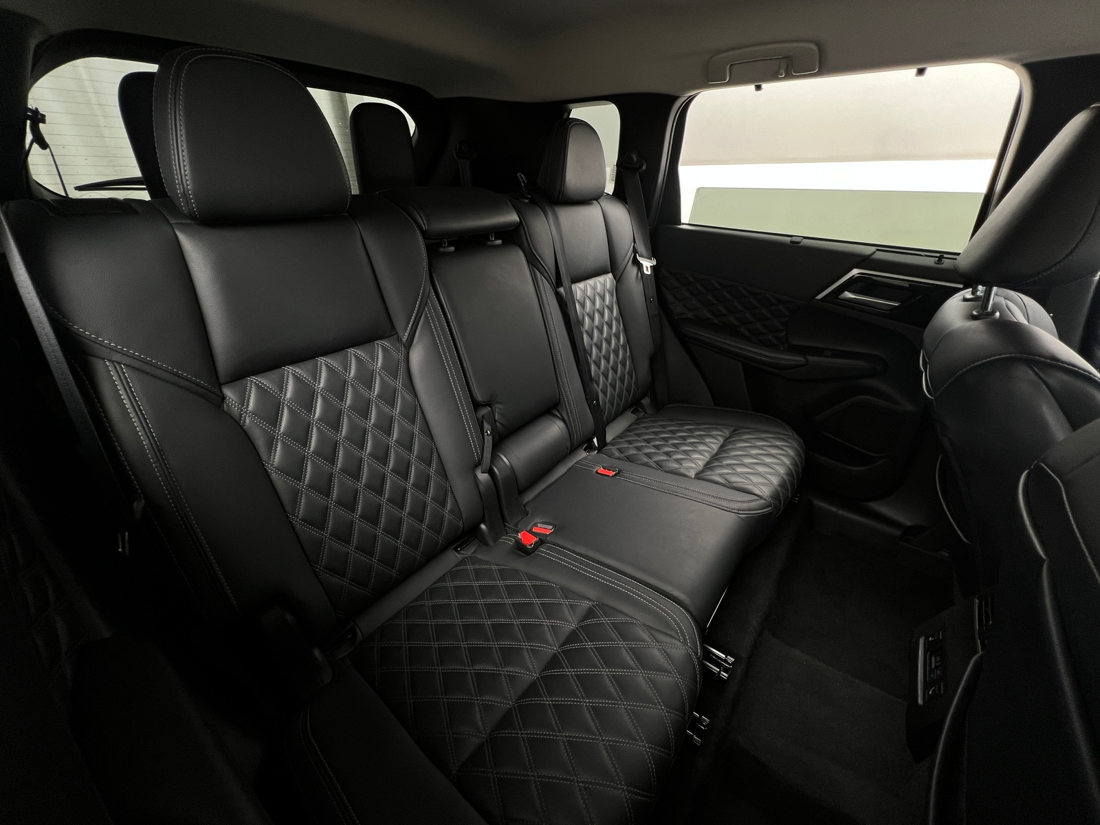 Thumbnail: 2024 Mitsubishi Outlander - 5