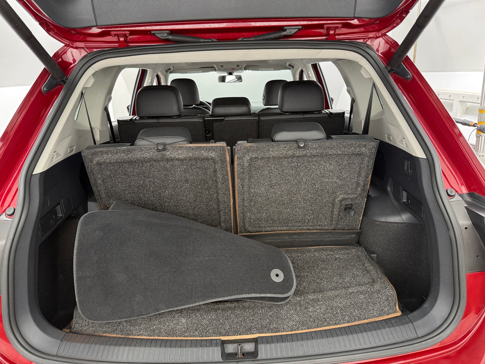 Thumbnail: 2019 Volkswagen Tiguan - 7