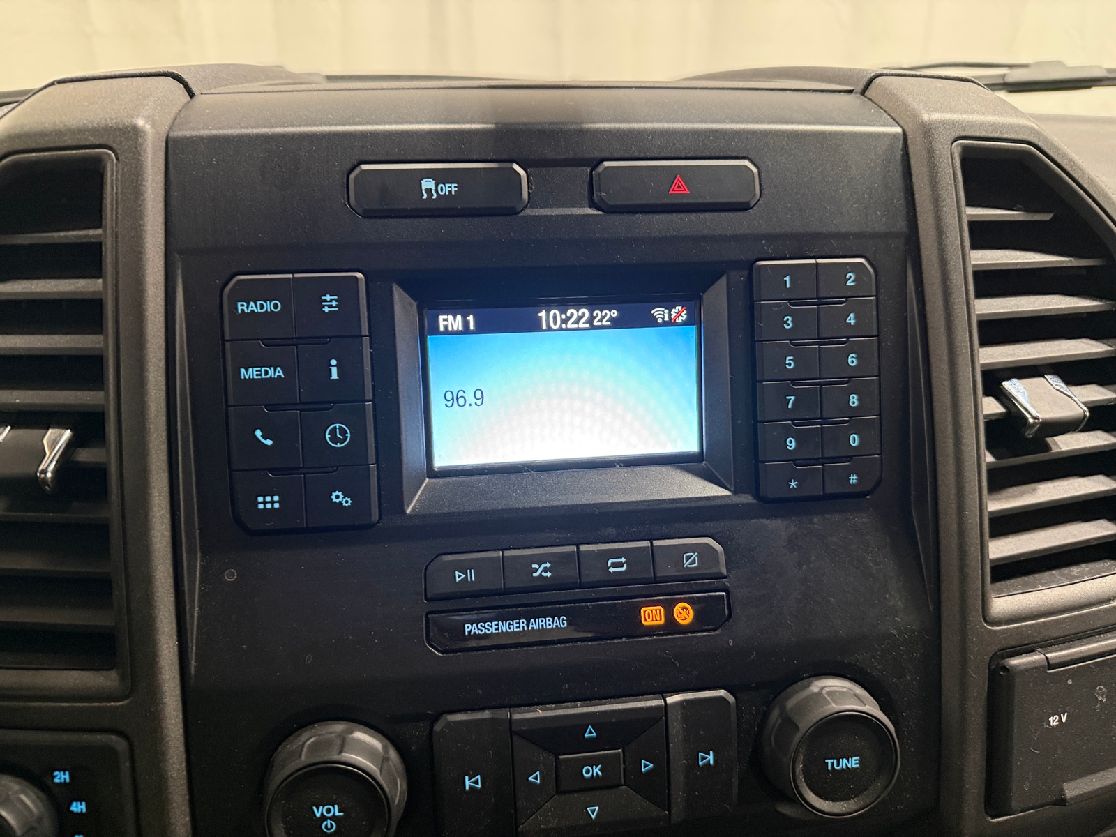 Thumbnail: 2022 Ford Econoline - 4