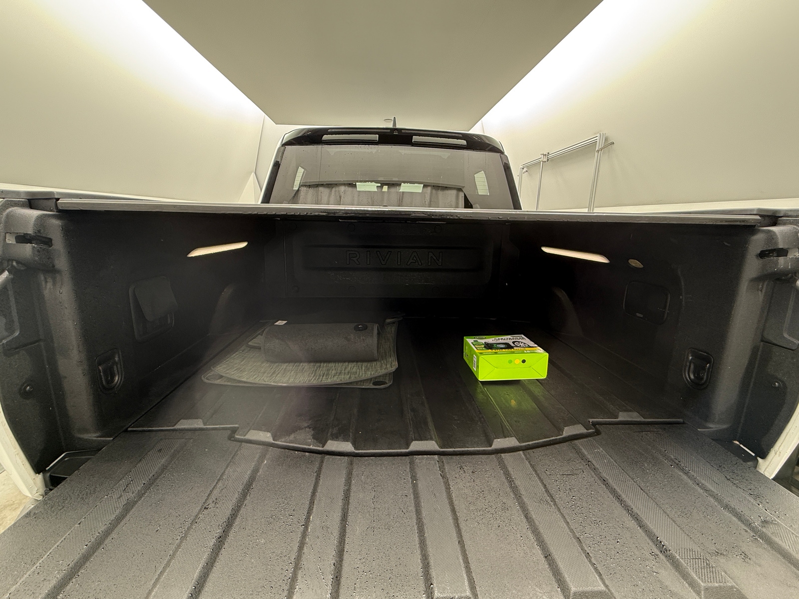 Thumbnail: 2022 Rivian R1T - 6