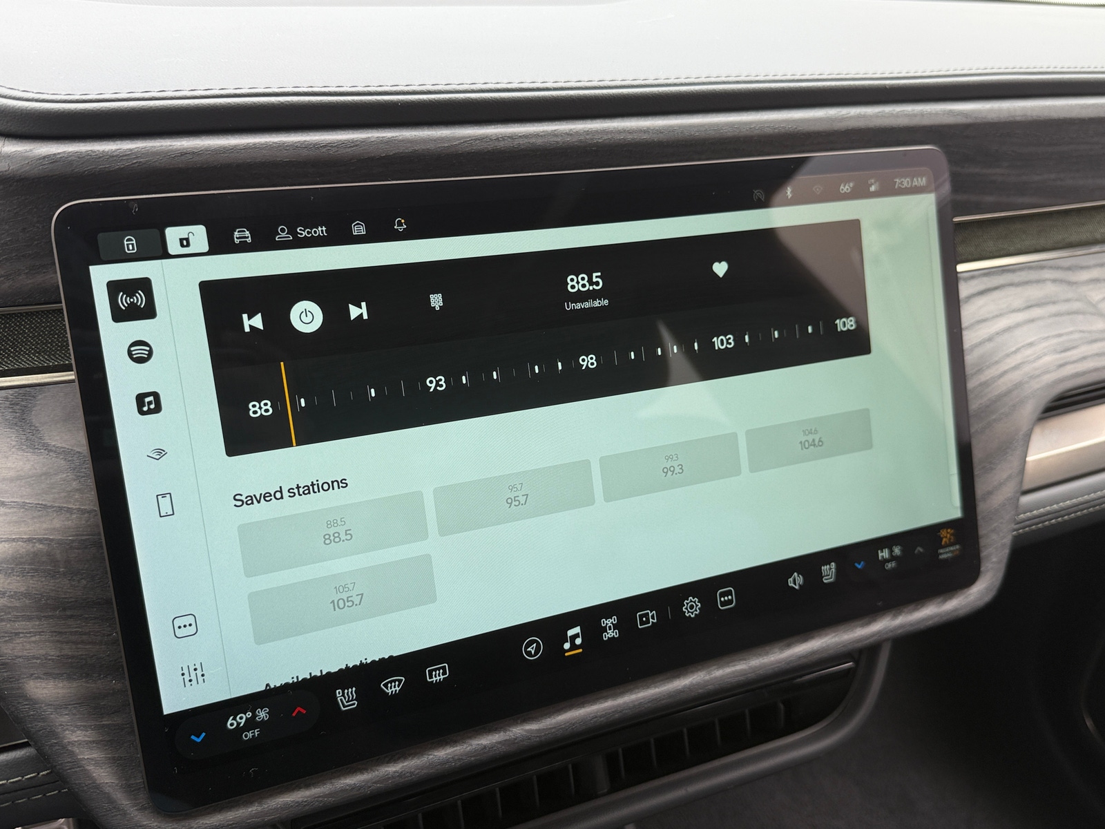 Thumbnail: 2022 Rivian R1T - 3