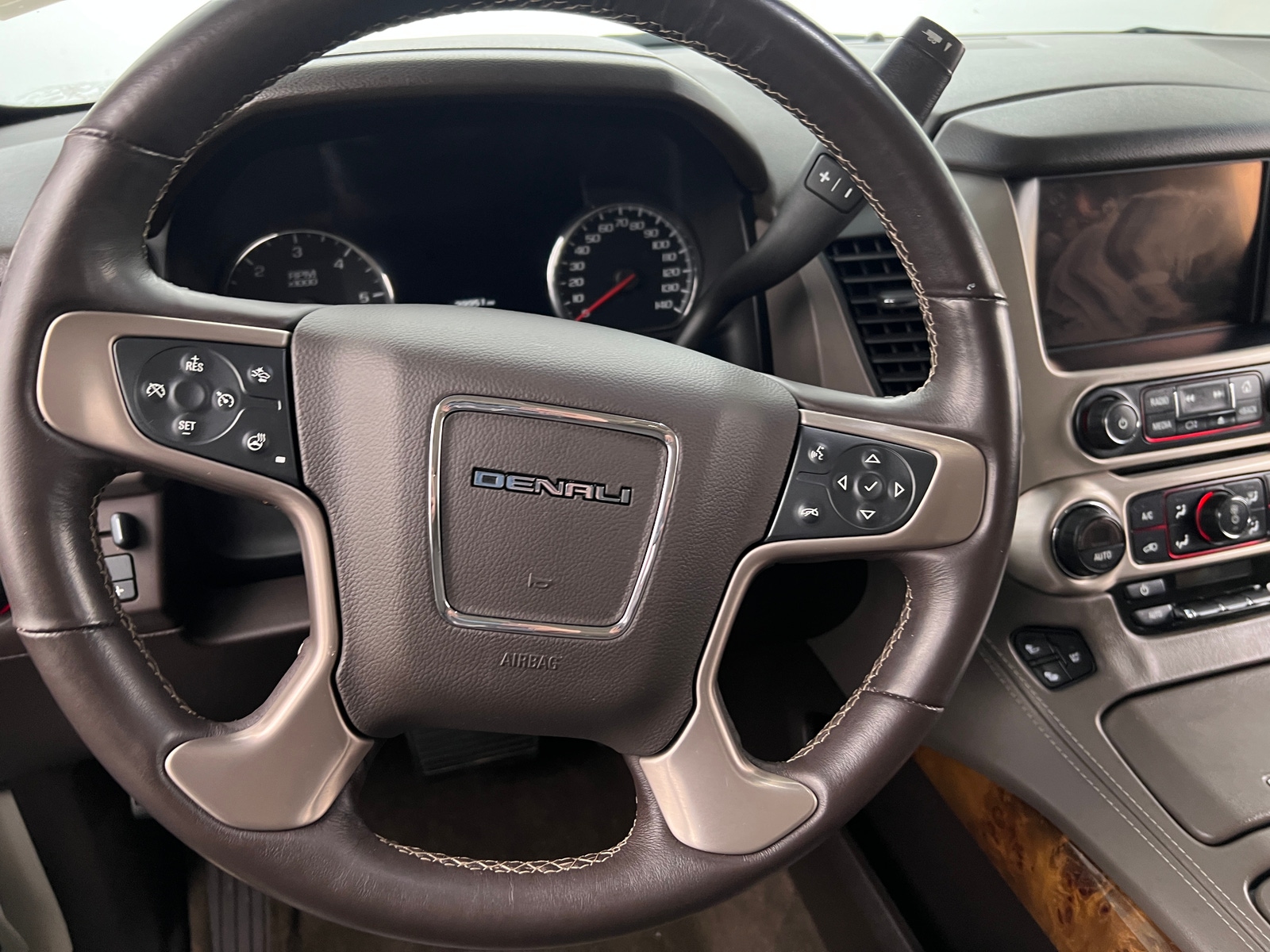 Thumbnail: 2015 GMC Yukon - 4