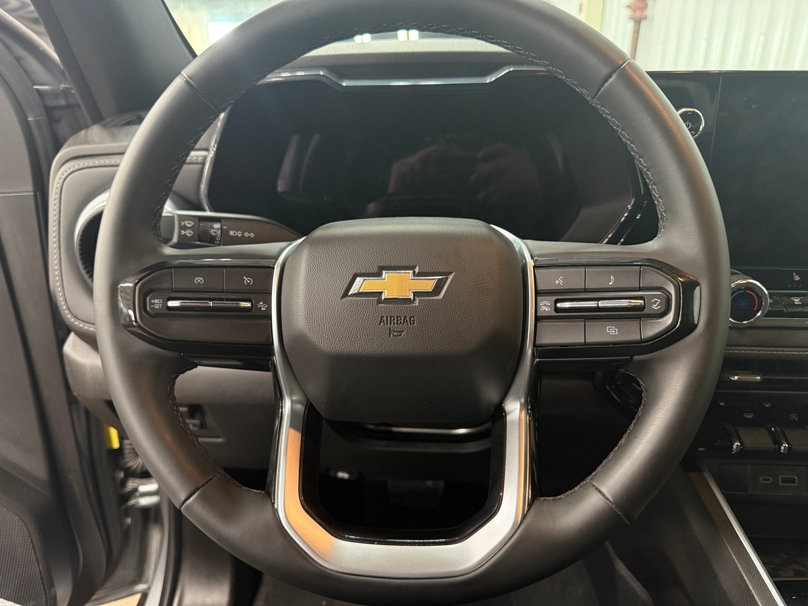 Thumbnail: 2024 Chevrolet Colorado - 5