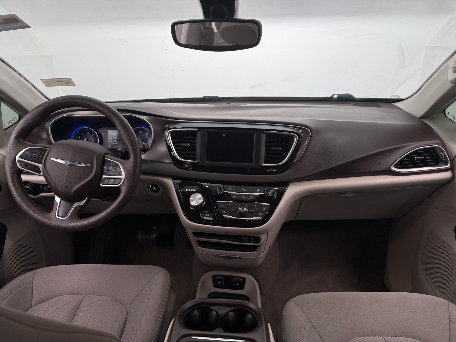 Thumbnail: 2018 Chrysler Pacifica - 3