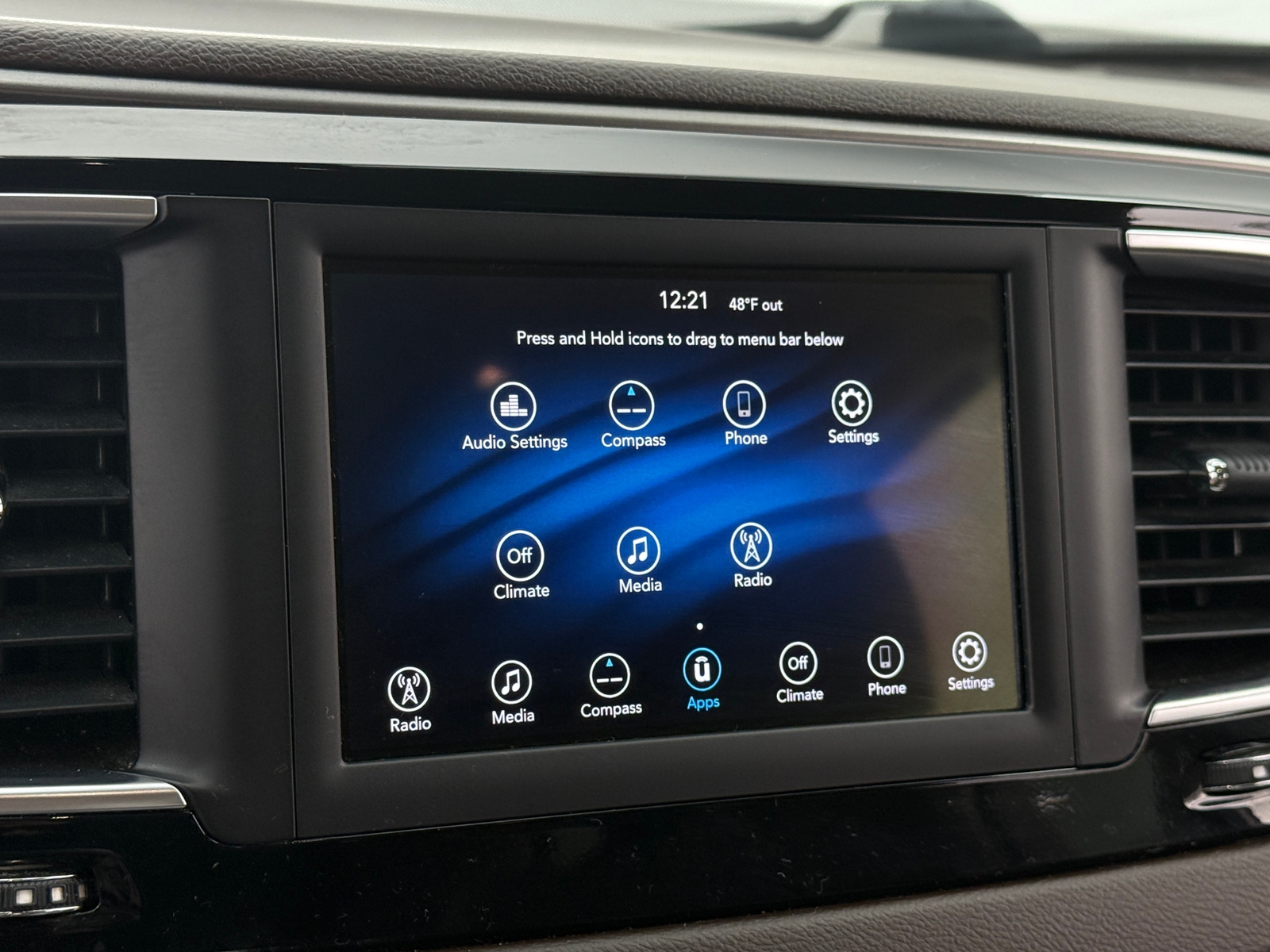 Thumbnail: 2018 Chrysler Pacifica - 4