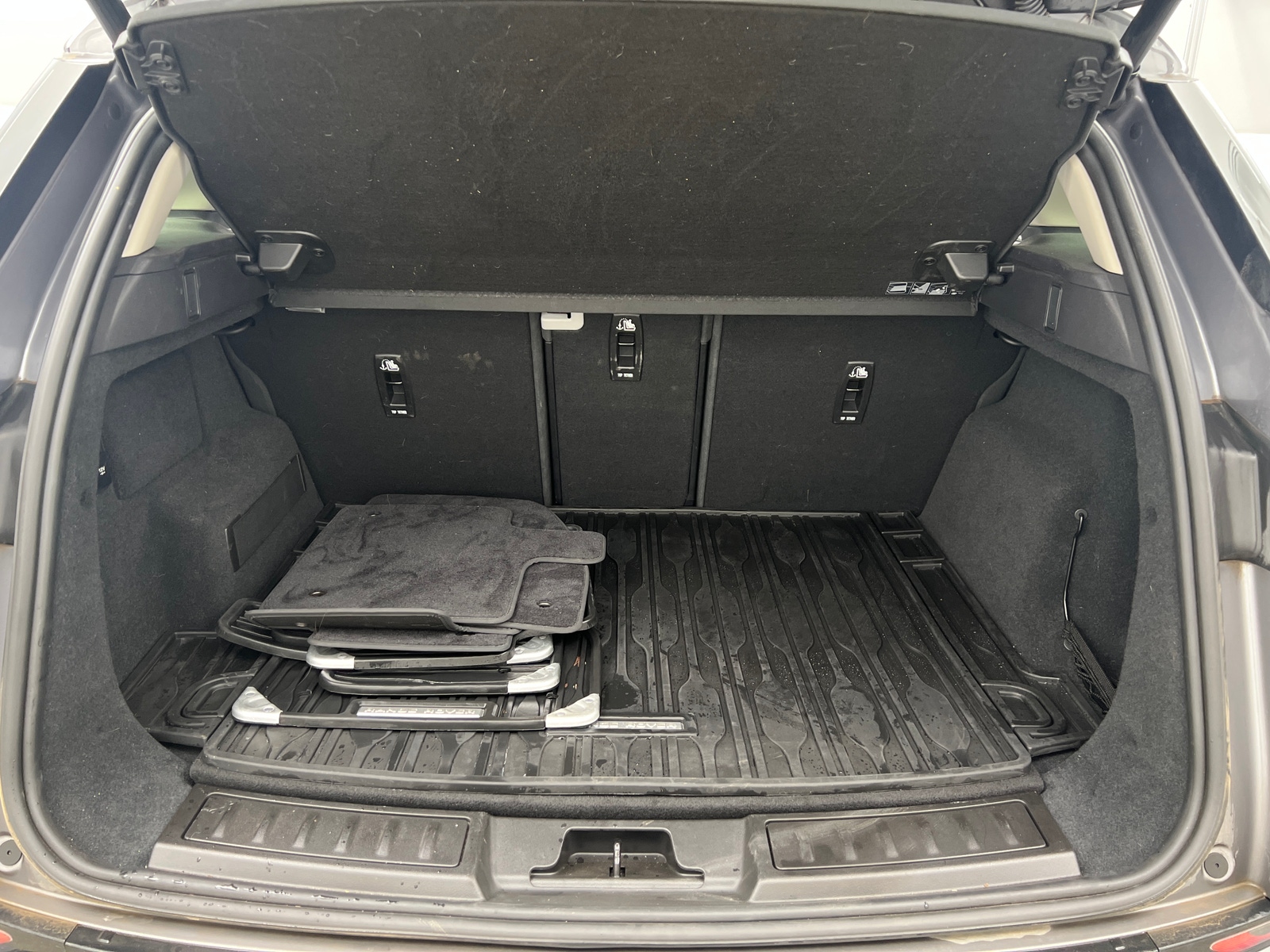 Thumbnail: 2020 Land Rover Range Rover Evoque - 6