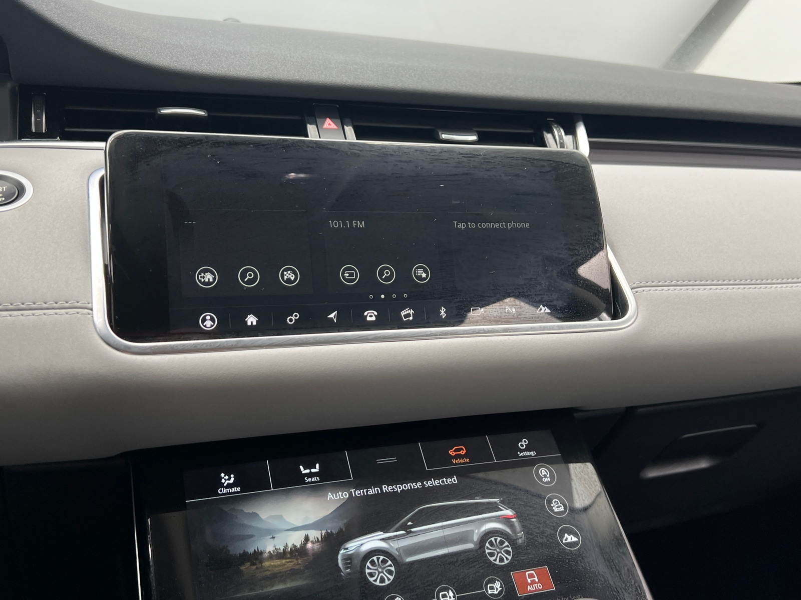 Thumbnail: 2020 Land Rover Range Rover Evoque - 3