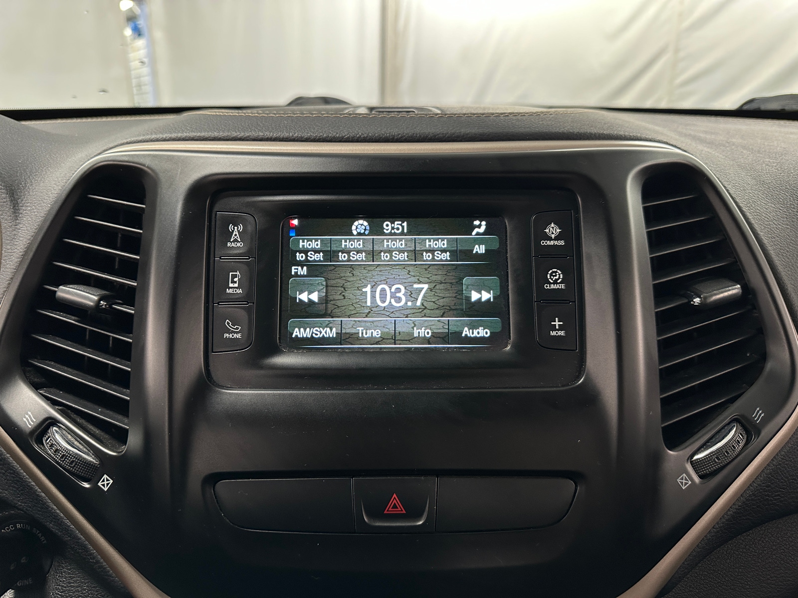 Thumbnail: 2018 Jeep Cherokee - 4