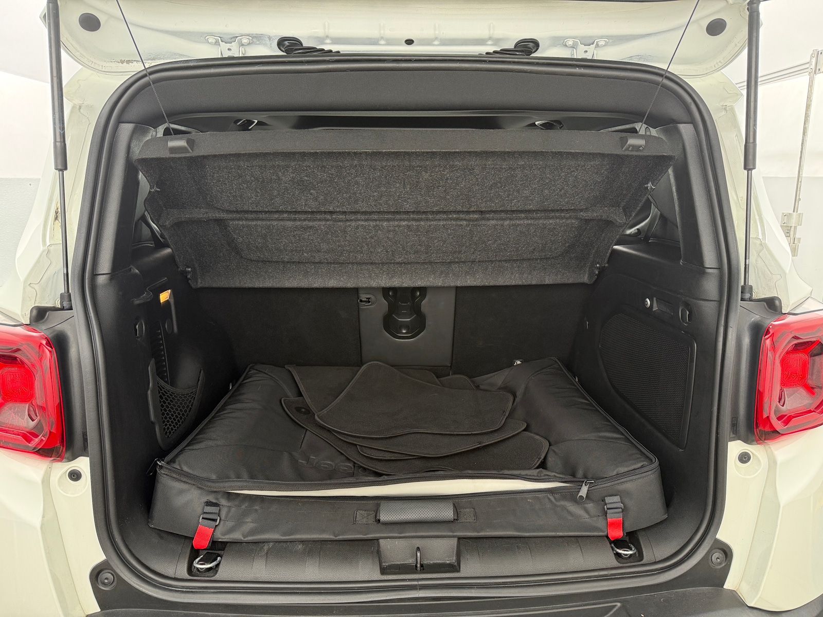 Thumbnail: 2019 Jeep Renegade - 6