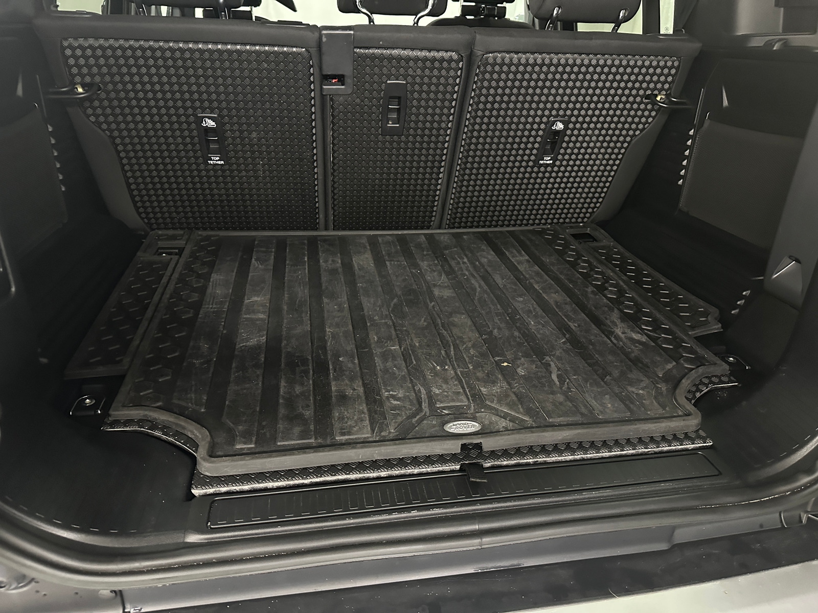 Thumbnail: 2023 Land Rover Defender - 7