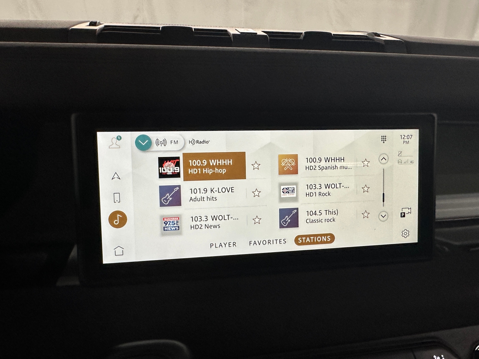 Thumbnail: 2023 Land Rover Defender - 4