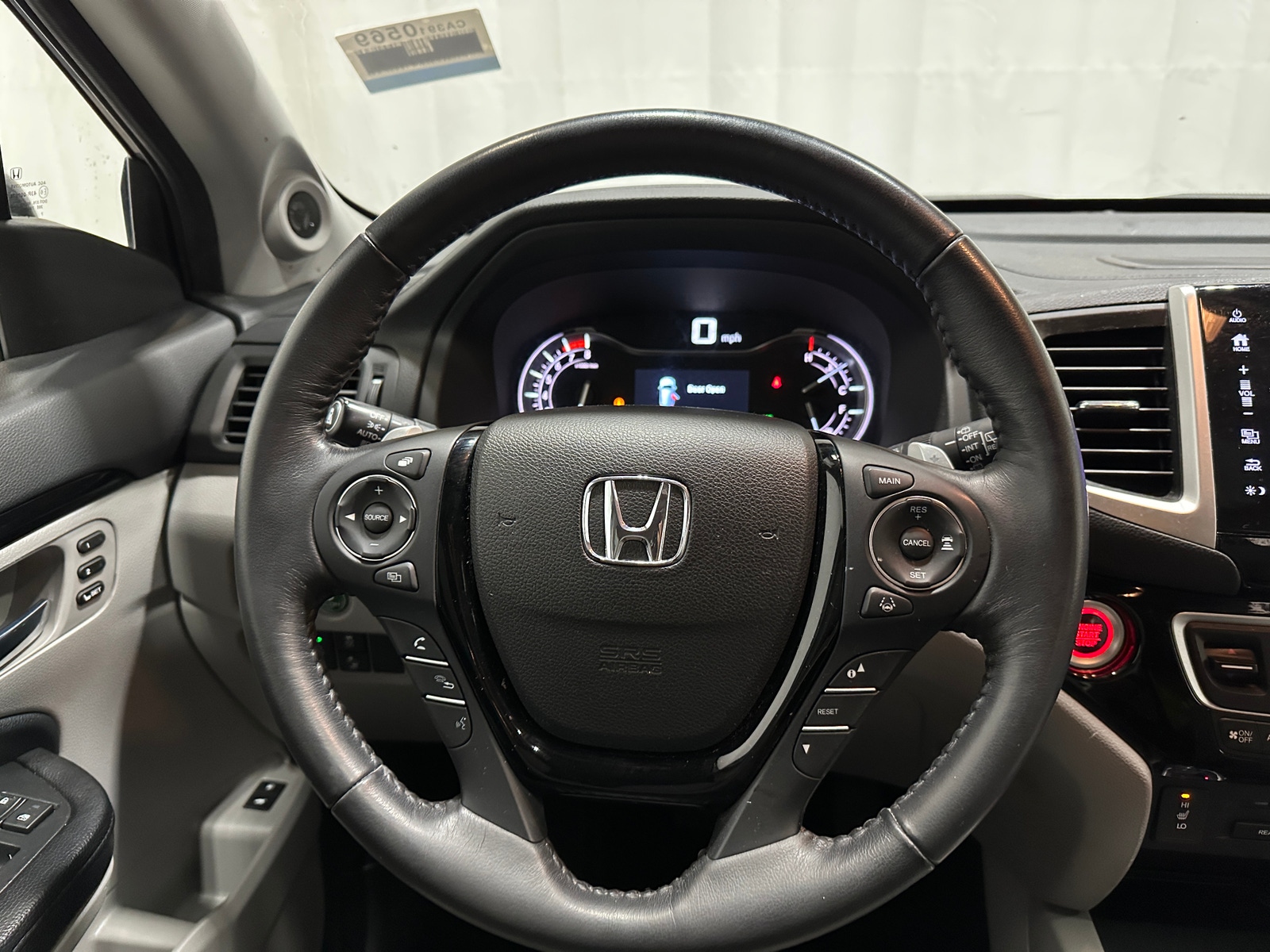 Thumbnail: 2017 Honda Pilot - 4