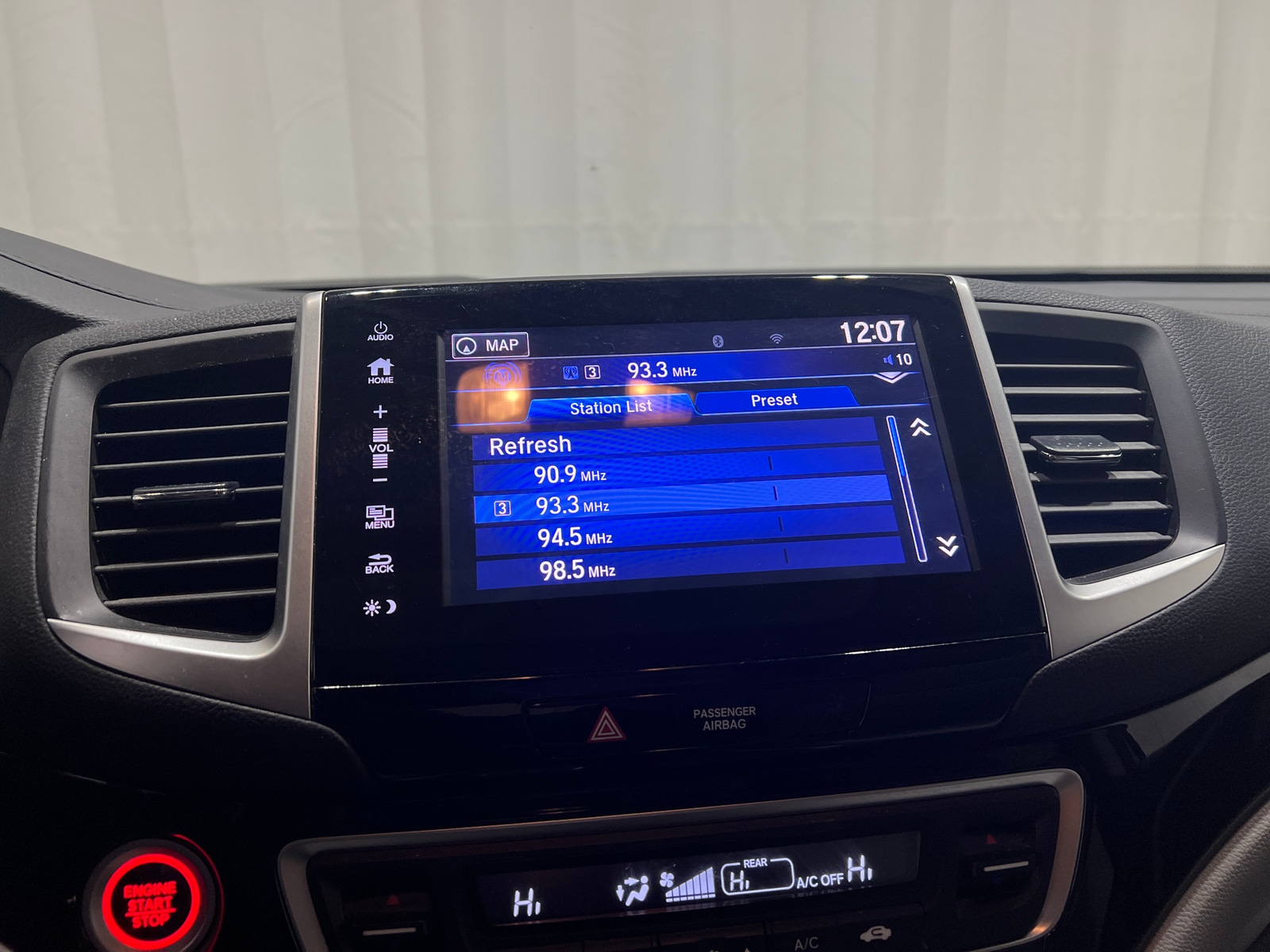 Thumbnail: 2017 Honda Pilot - 3