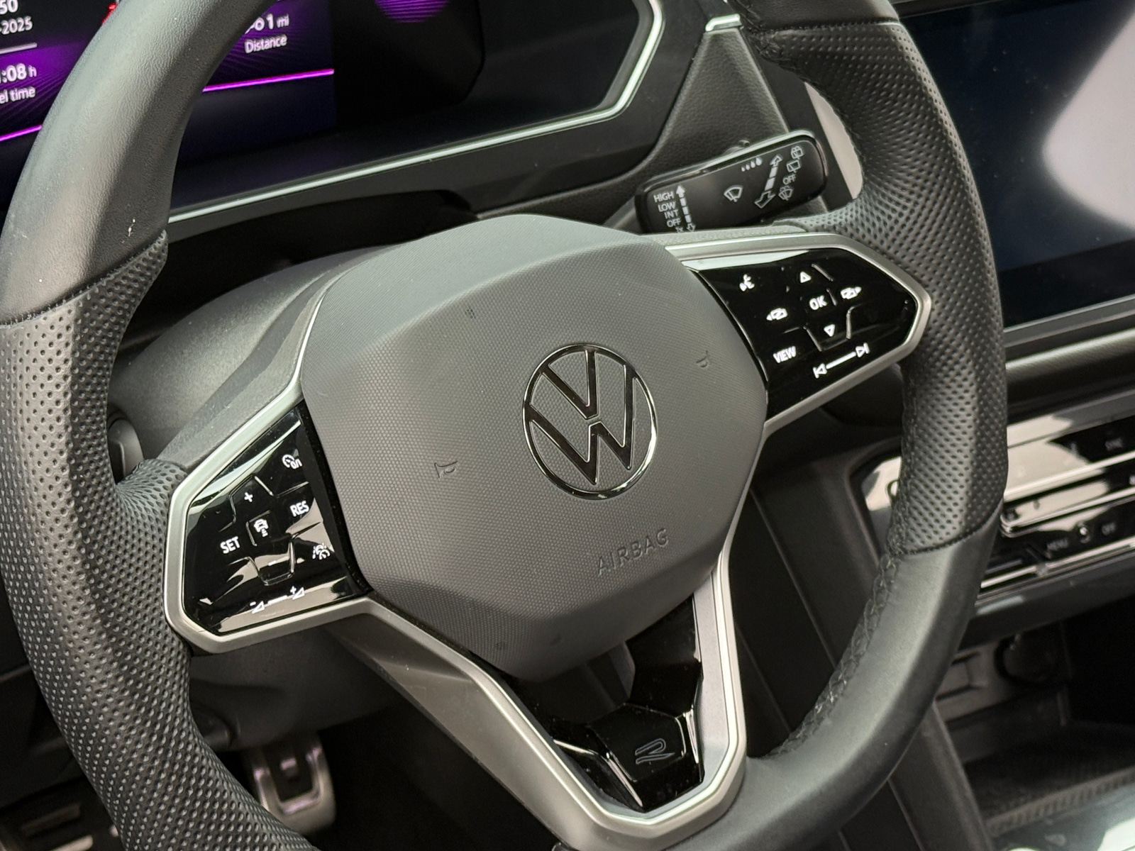 Thumbnail: 2023 Volkswagen Tiguan - 4