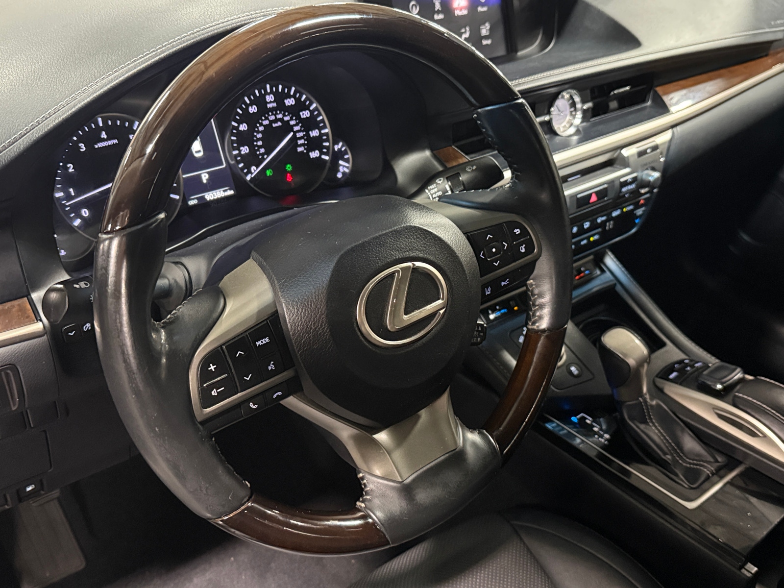 Thumbnail: 2018 Lexus ES - 4