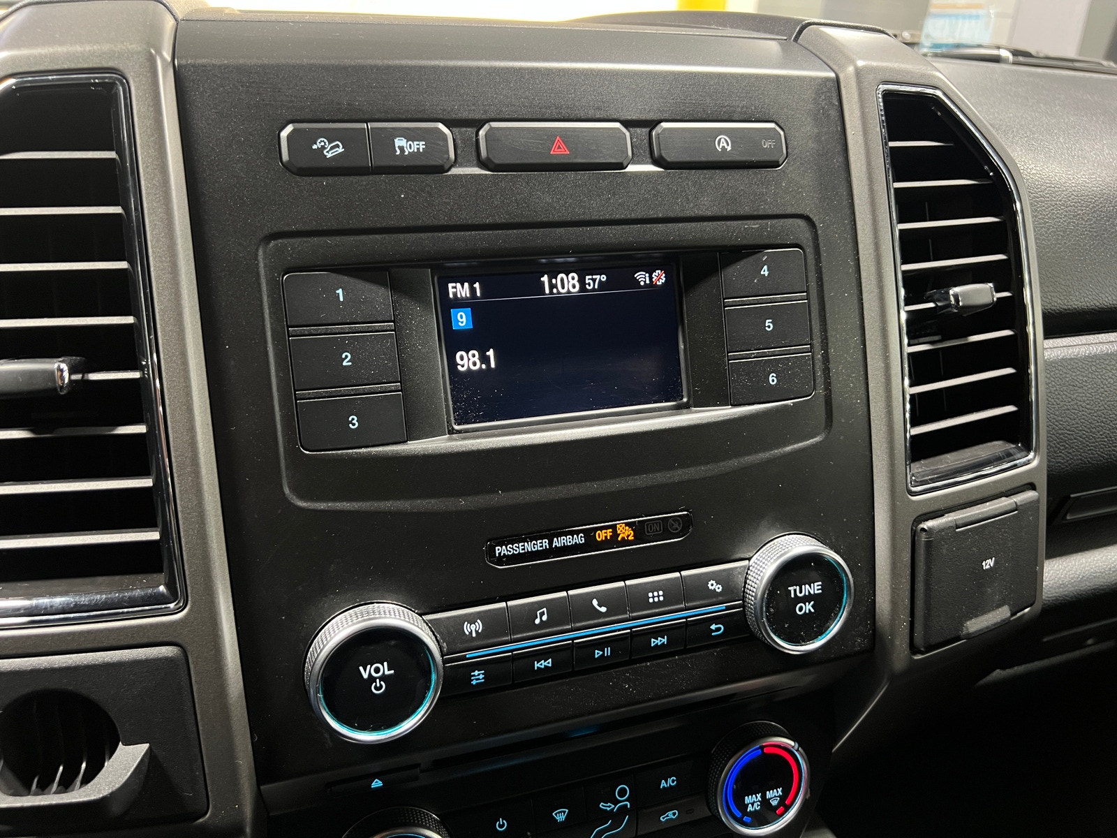 Thumbnail: 2018 Ford Expedition - 3