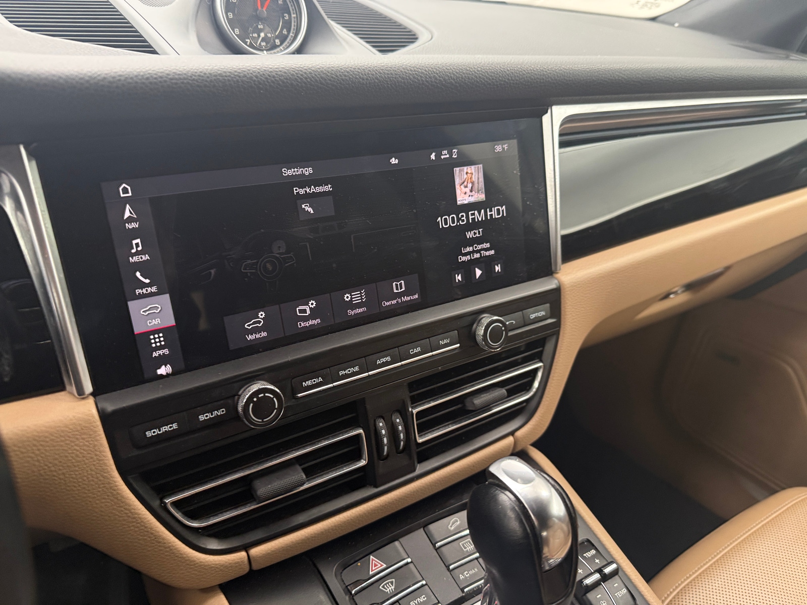 Thumbnail: 2020 Porsche Macan - 3