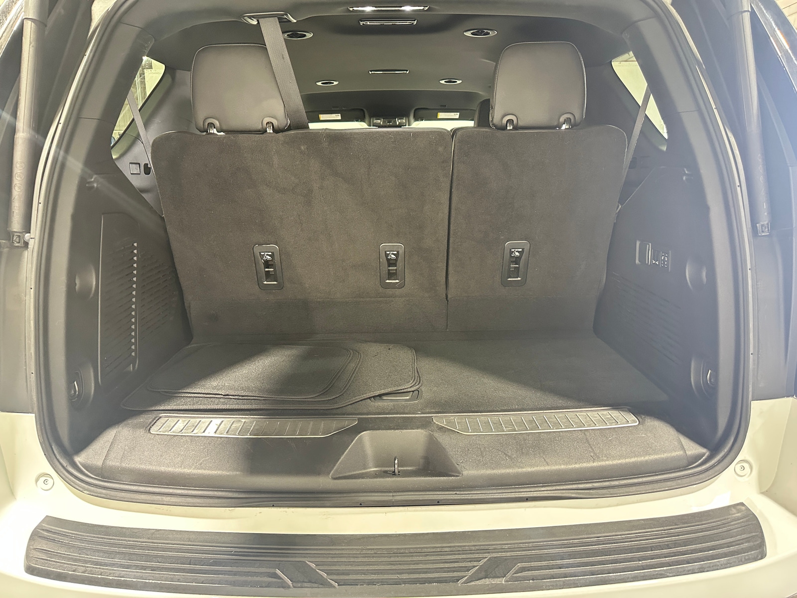 Thumbnail: 2023 Chevrolet Tahoe - 6