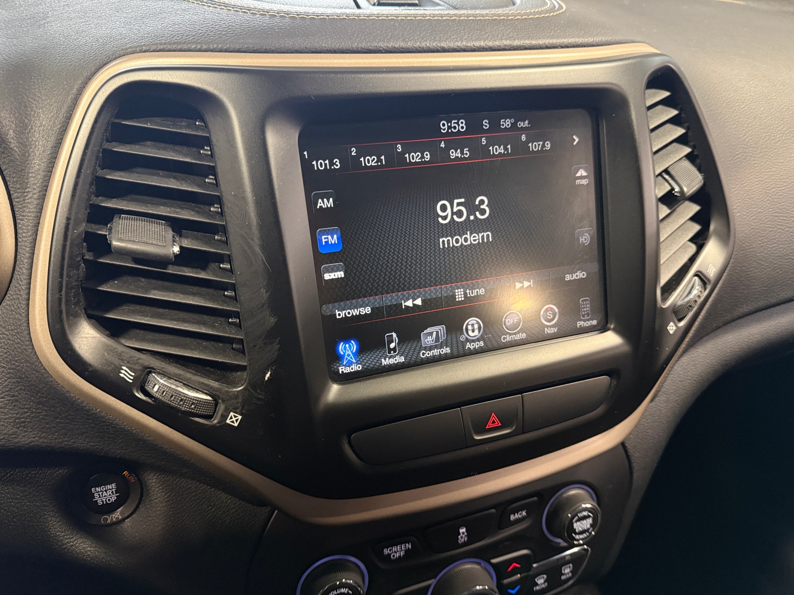 Thumbnail: 2017 Jeep Cherokee - 3