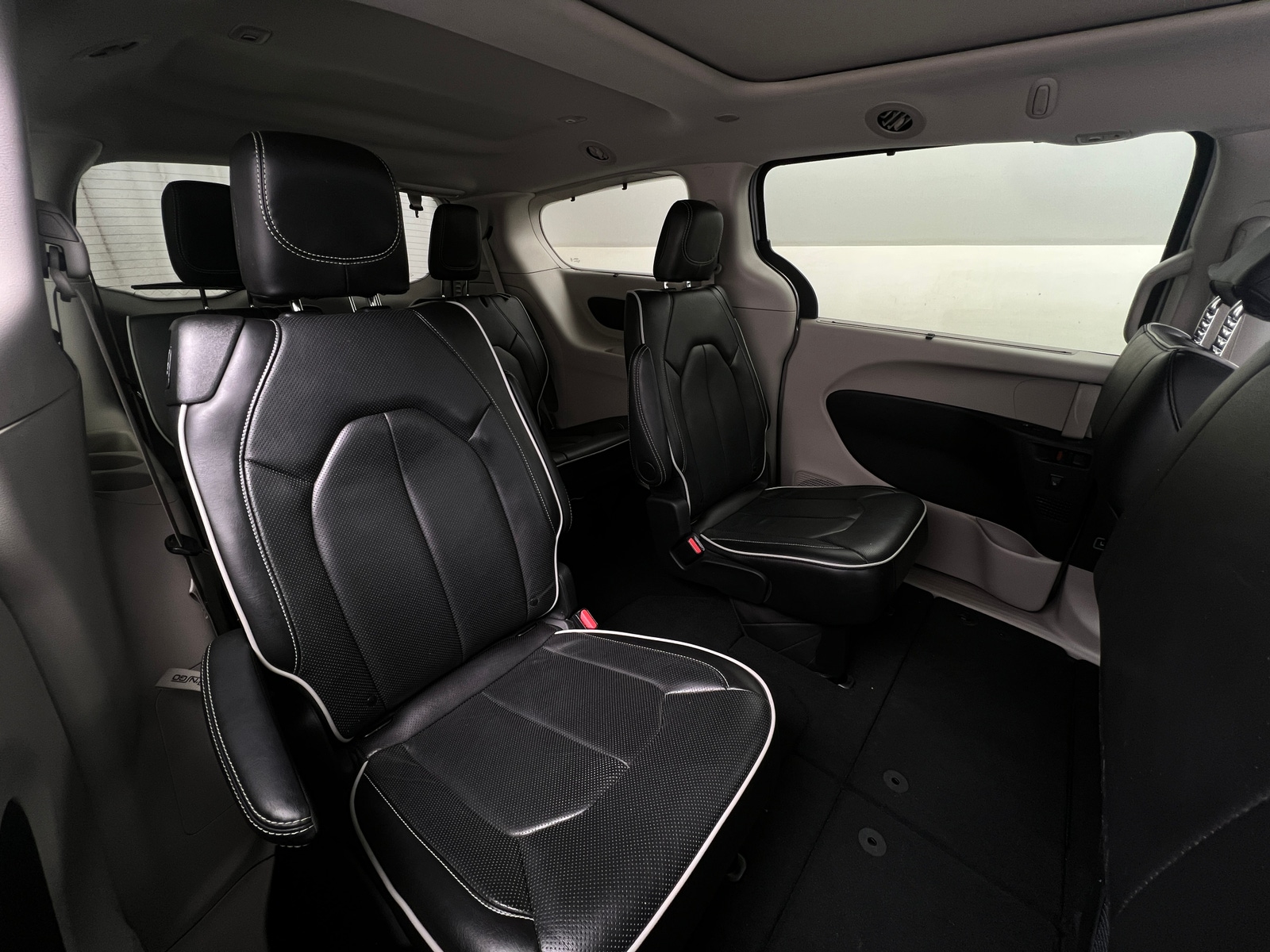 Thumbnail: 2024 Chrysler Pacifica - 5