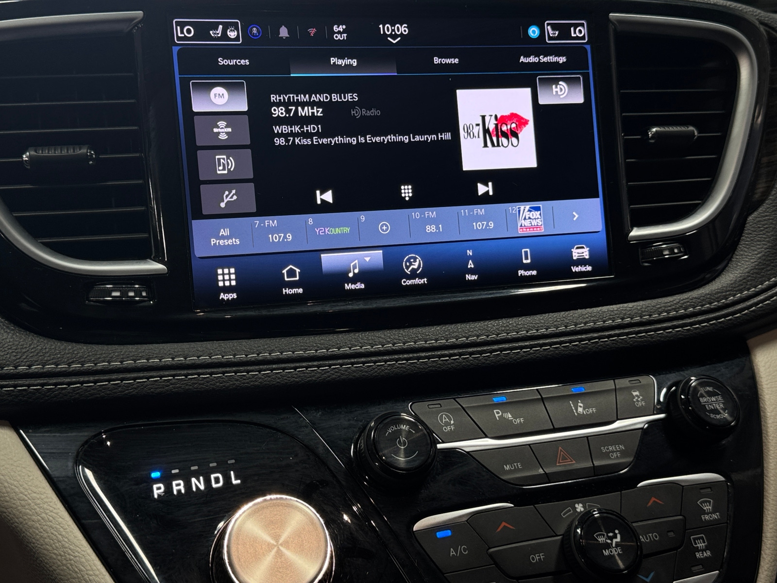 Thumbnail: 2024 Chrysler Pacifica - 3