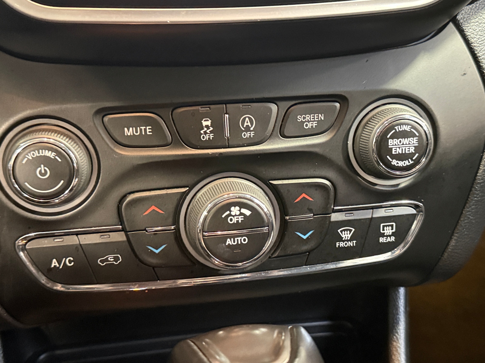 Thumbnail: 2021 Jeep Cherokee - 3