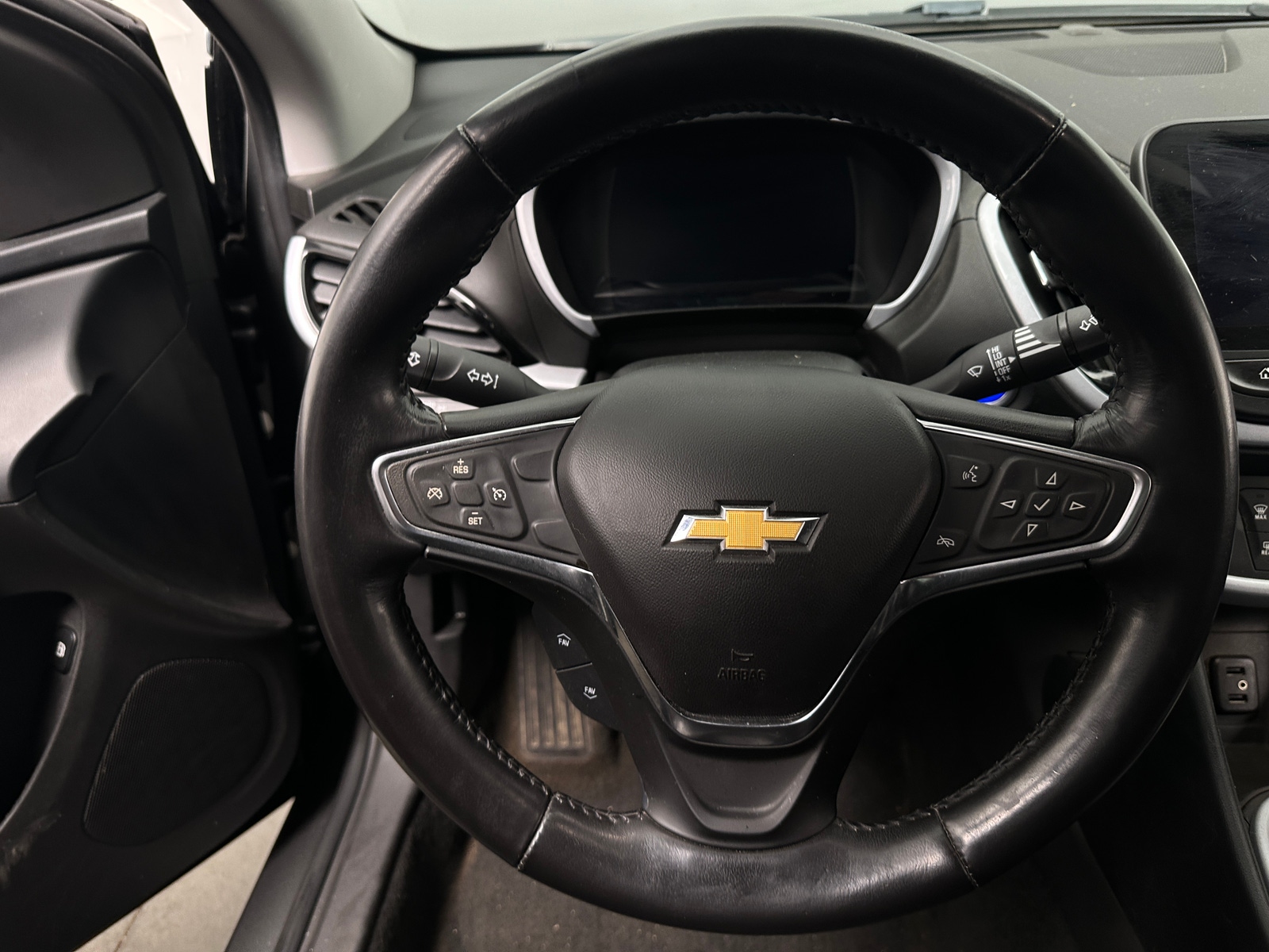 Thumbnail: 2016 Chevrolet Volt - 5