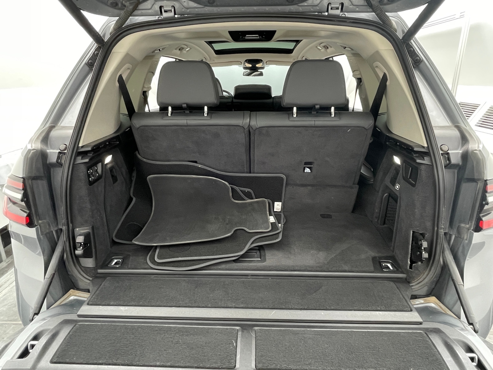 Thumbnail: 2025 BMW X7 - 6