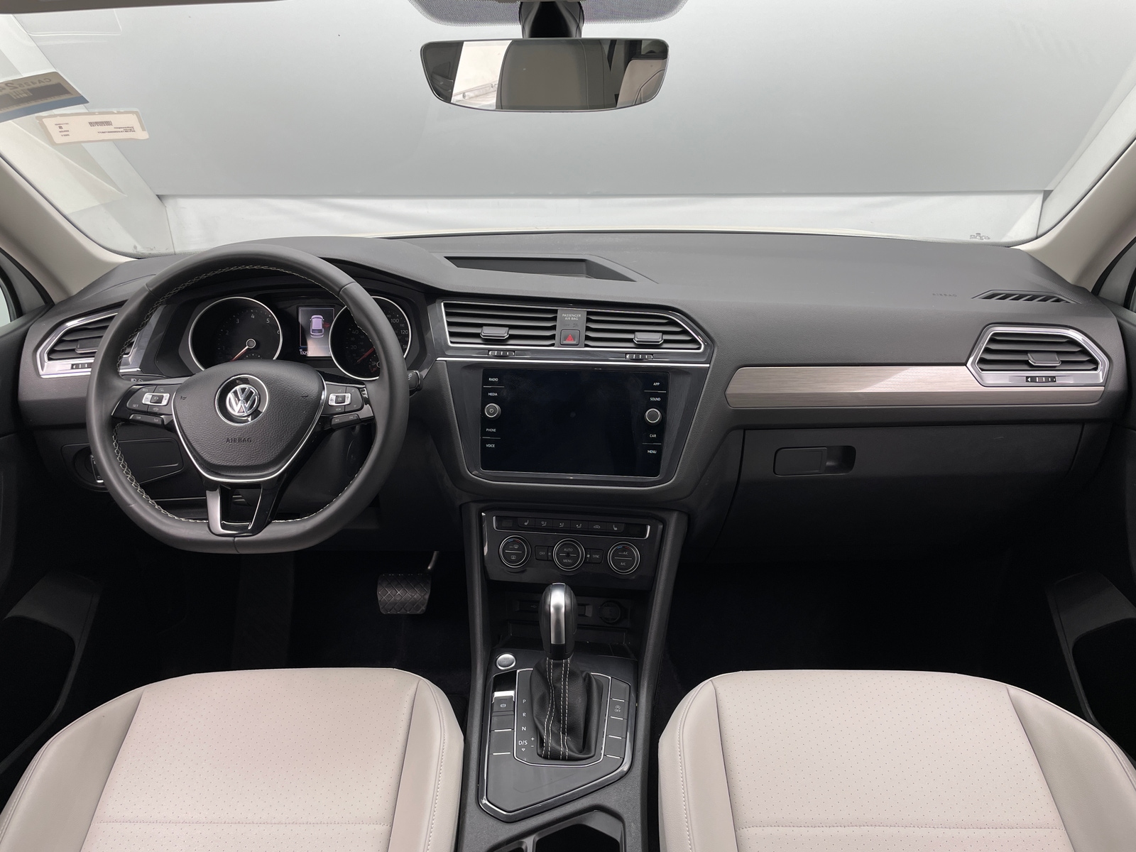 Thumbnail: 2021 Volkswagen Tiguan - 2