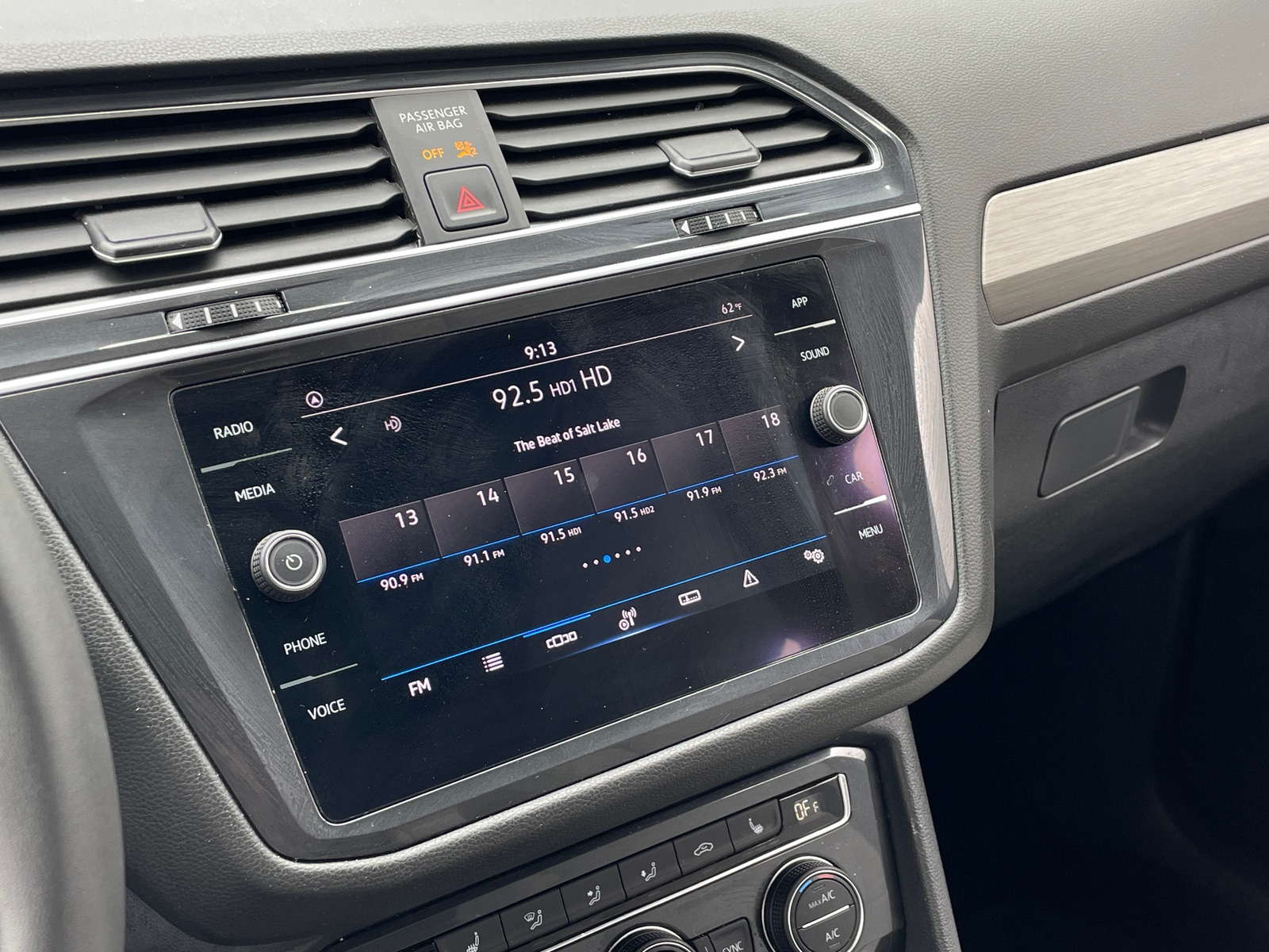 Thumbnail: 2021 Volkswagen Tiguan - 3