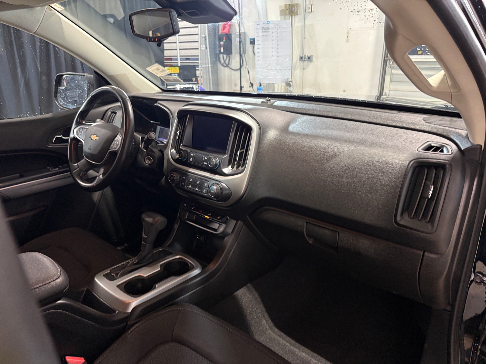 Thumbnail: 2019 Chevrolet Colorado - 3