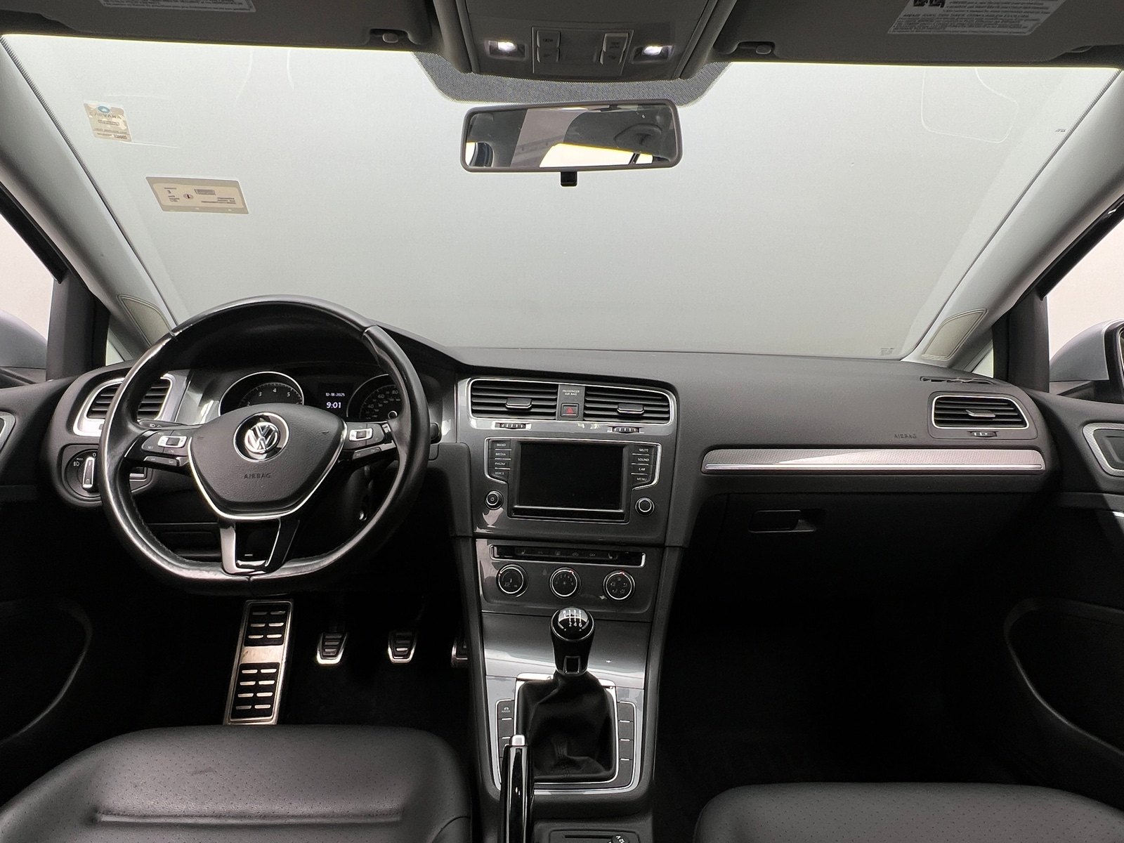 Thumbnail: 2017 Volkswagen Golf - 2