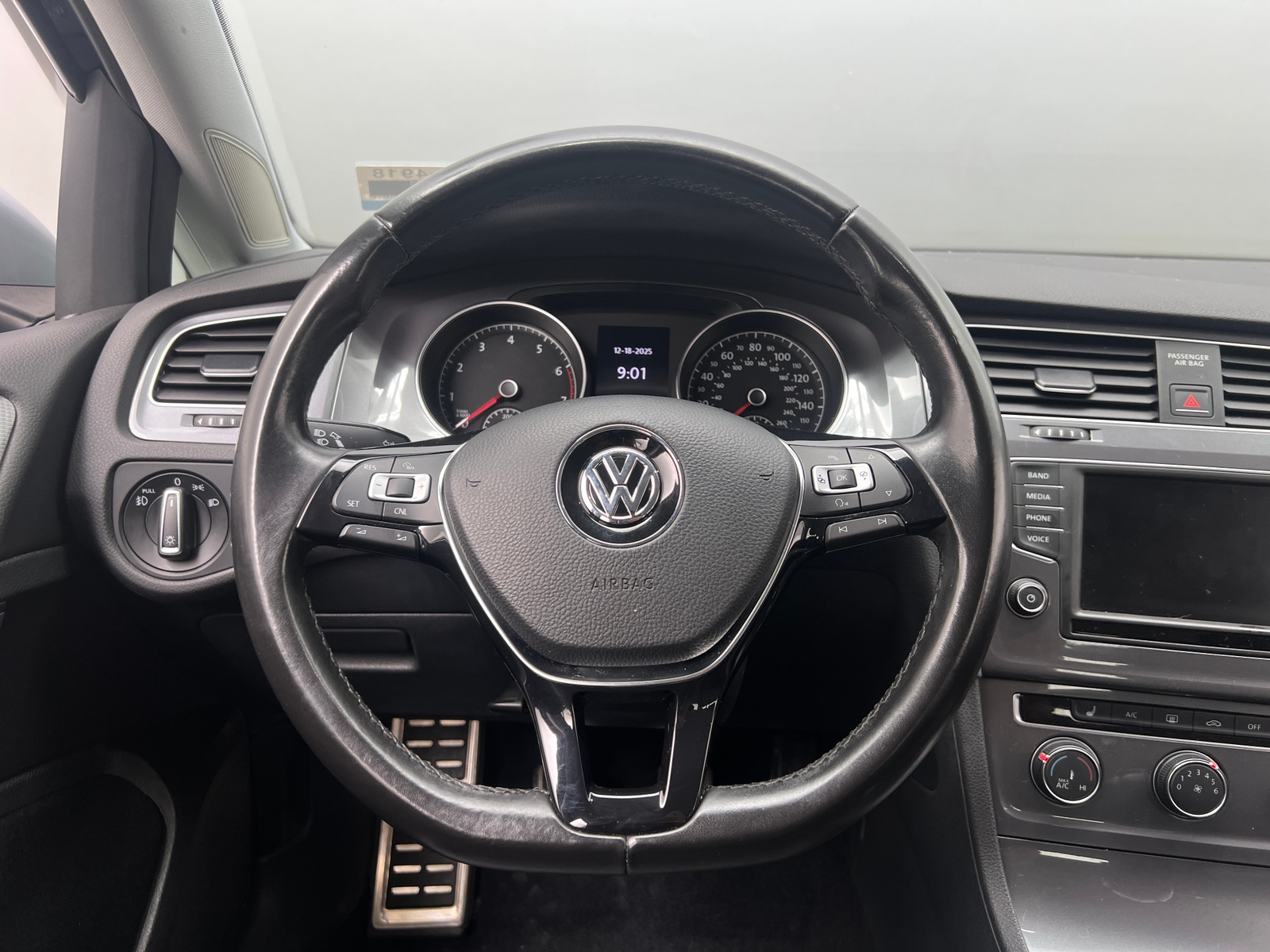 Thumbnail: 2017 Volkswagen Golf - 4