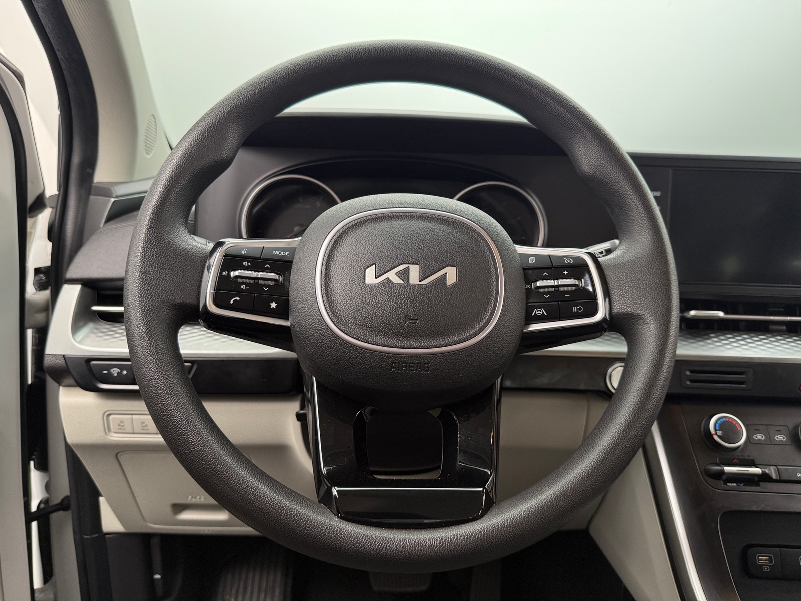 Thumbnail: 2022 Kia Carnival - 5