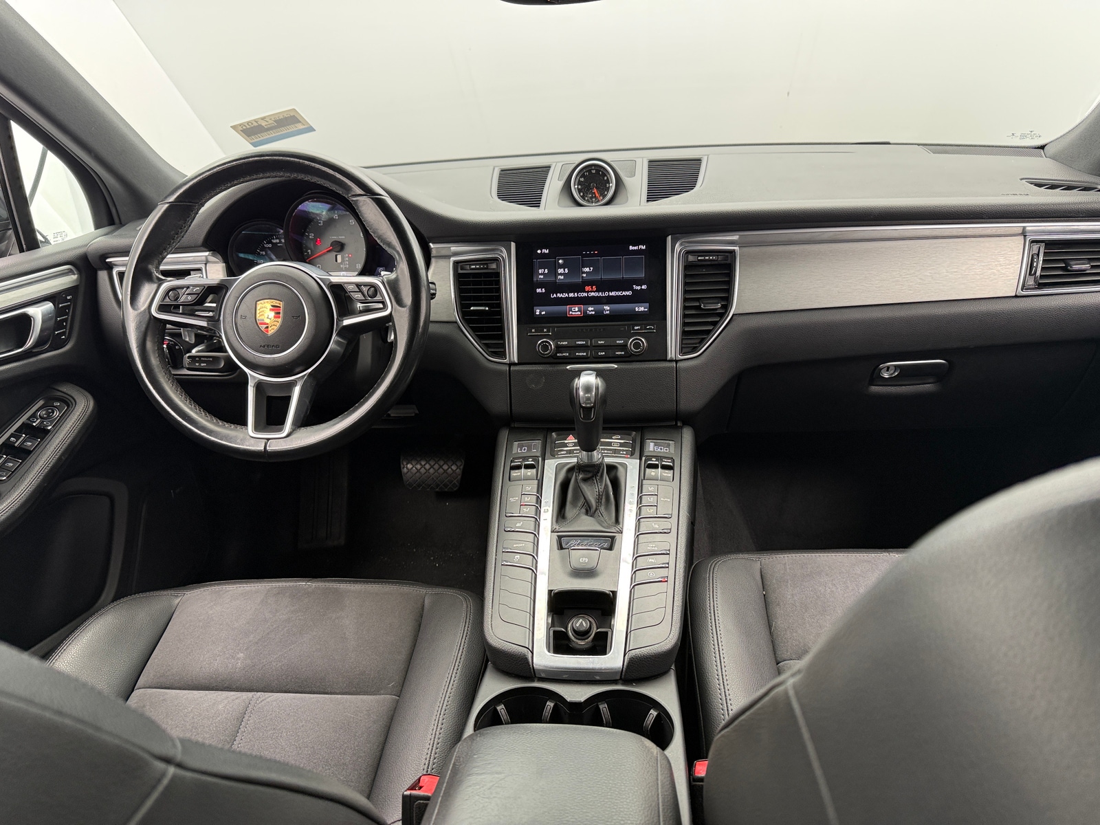 Thumbnail: 2018 Porsche Macan - 3