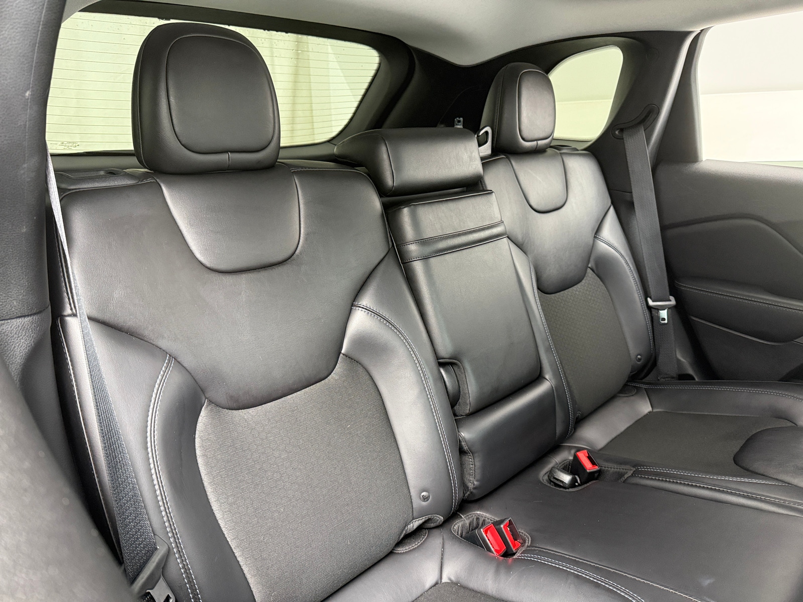 Thumbnail: 2019 Jeep Cherokee - 6