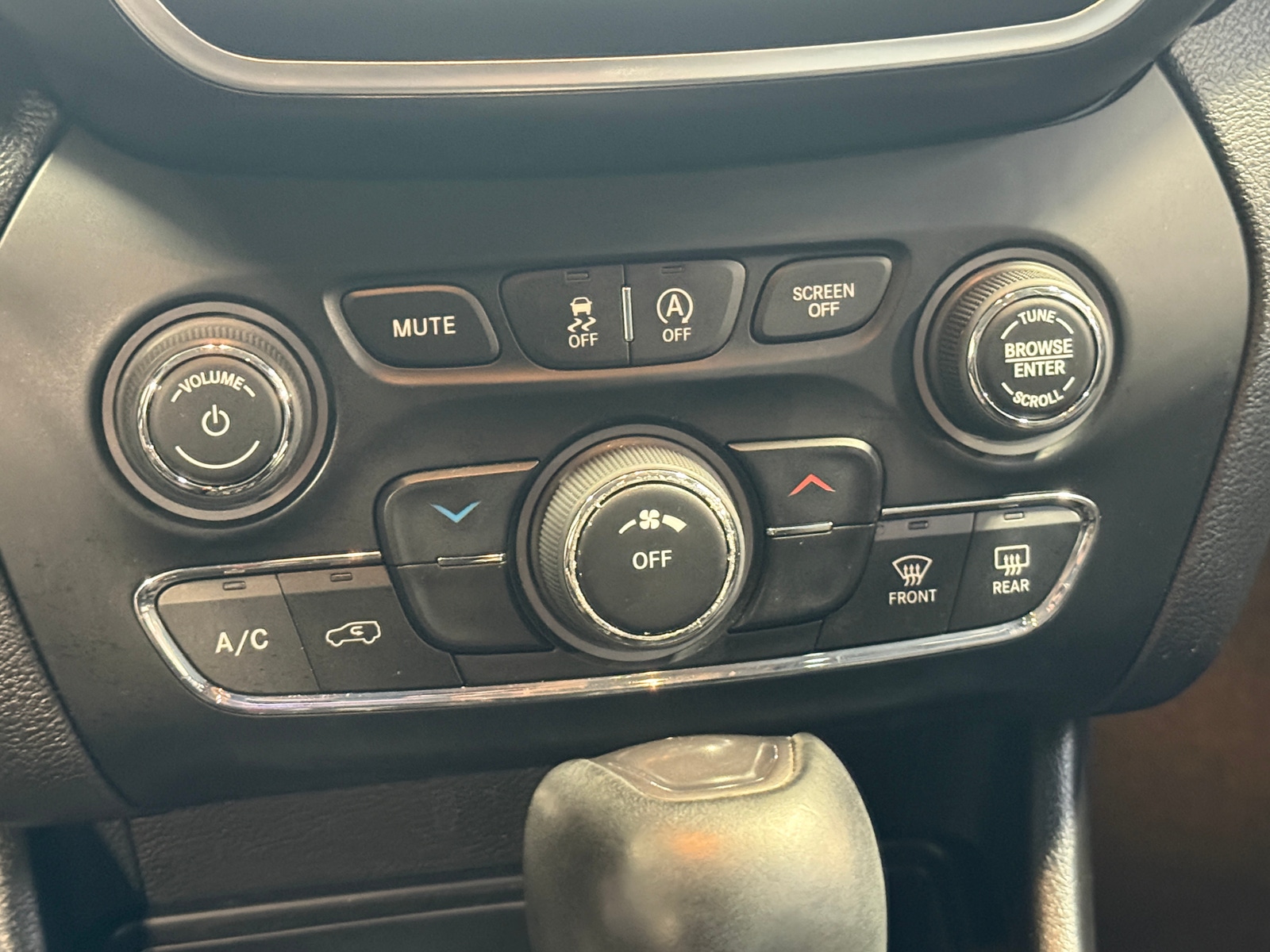 Thumbnail: 2019 Jeep Cherokee - 4