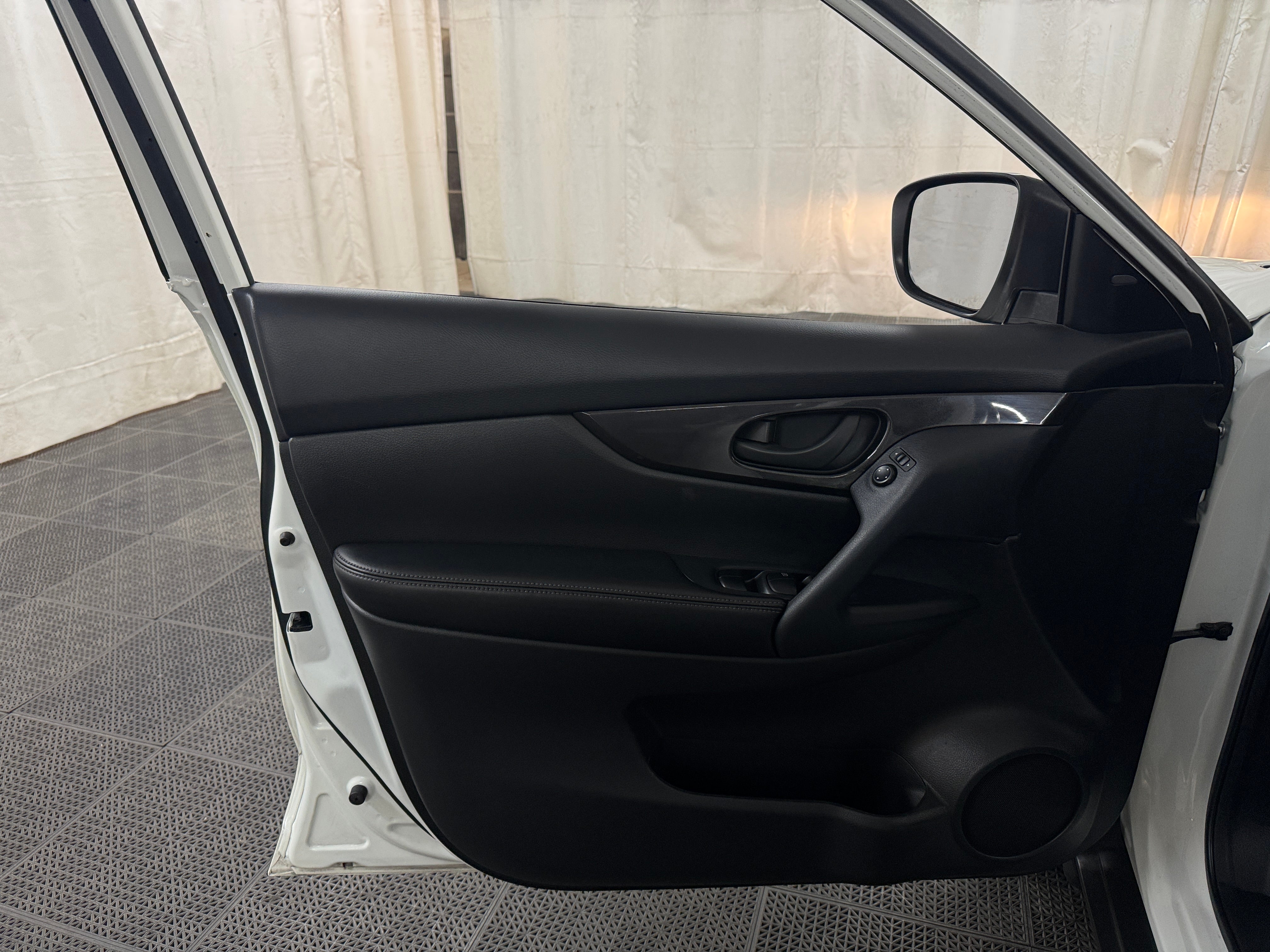 Used 2019 Nissan Rogue S with VIN 5N1AT2MT3KC796512 for sale in Oak Creek, WI