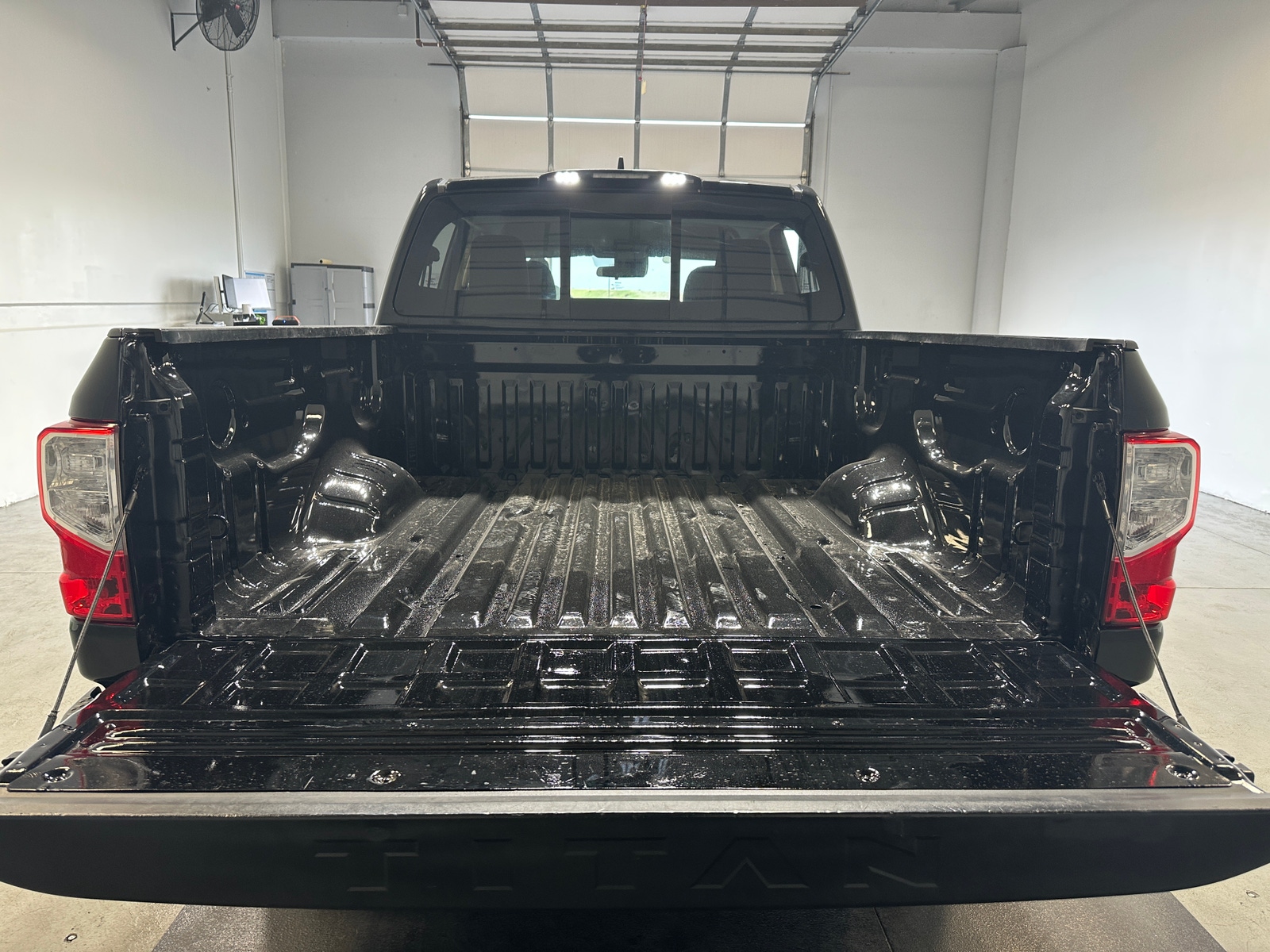 Thumbnail: 2022 Nissan Titan - 7