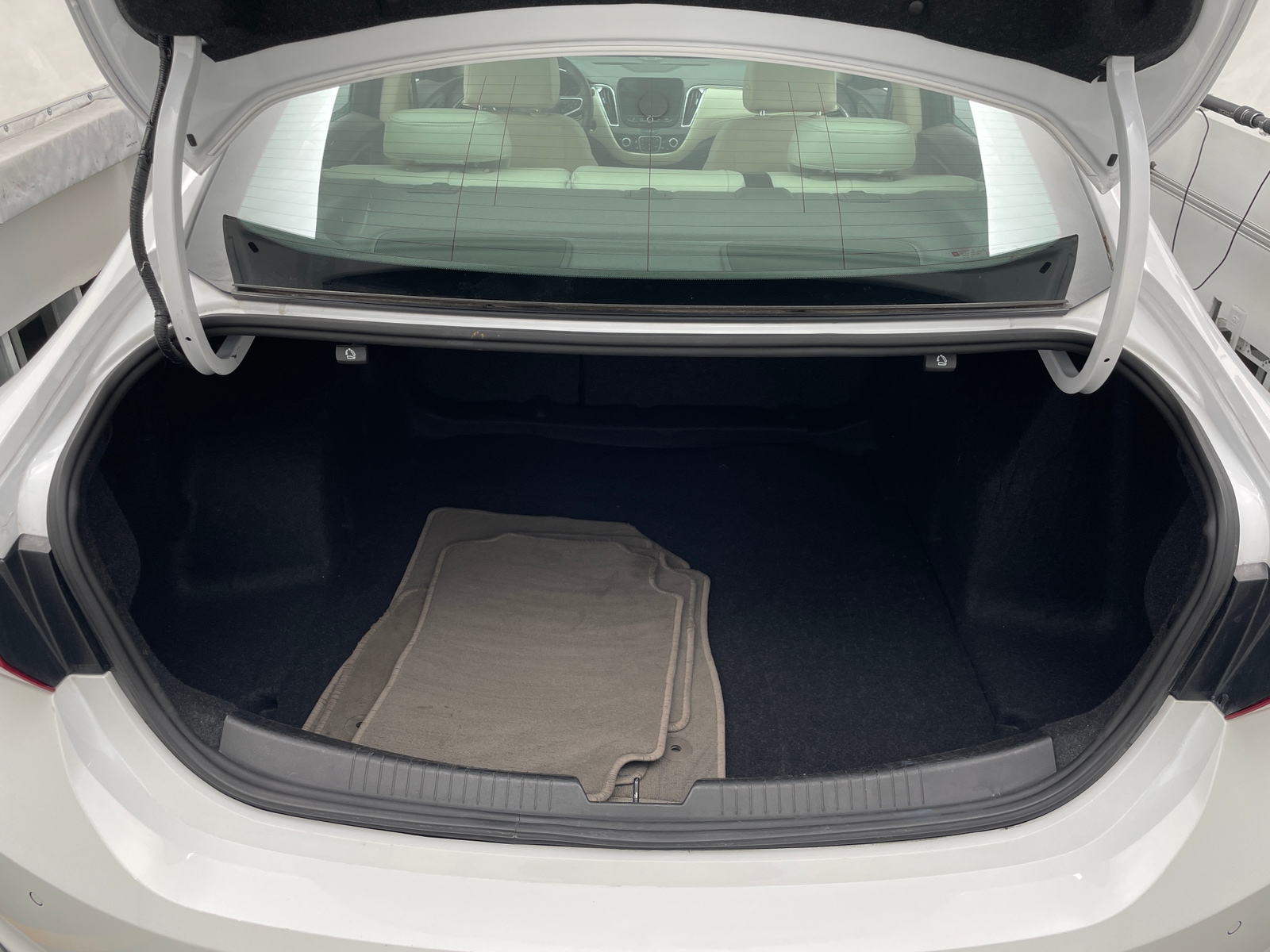 Thumbnail: 2024 Chevrolet Malibu - 6