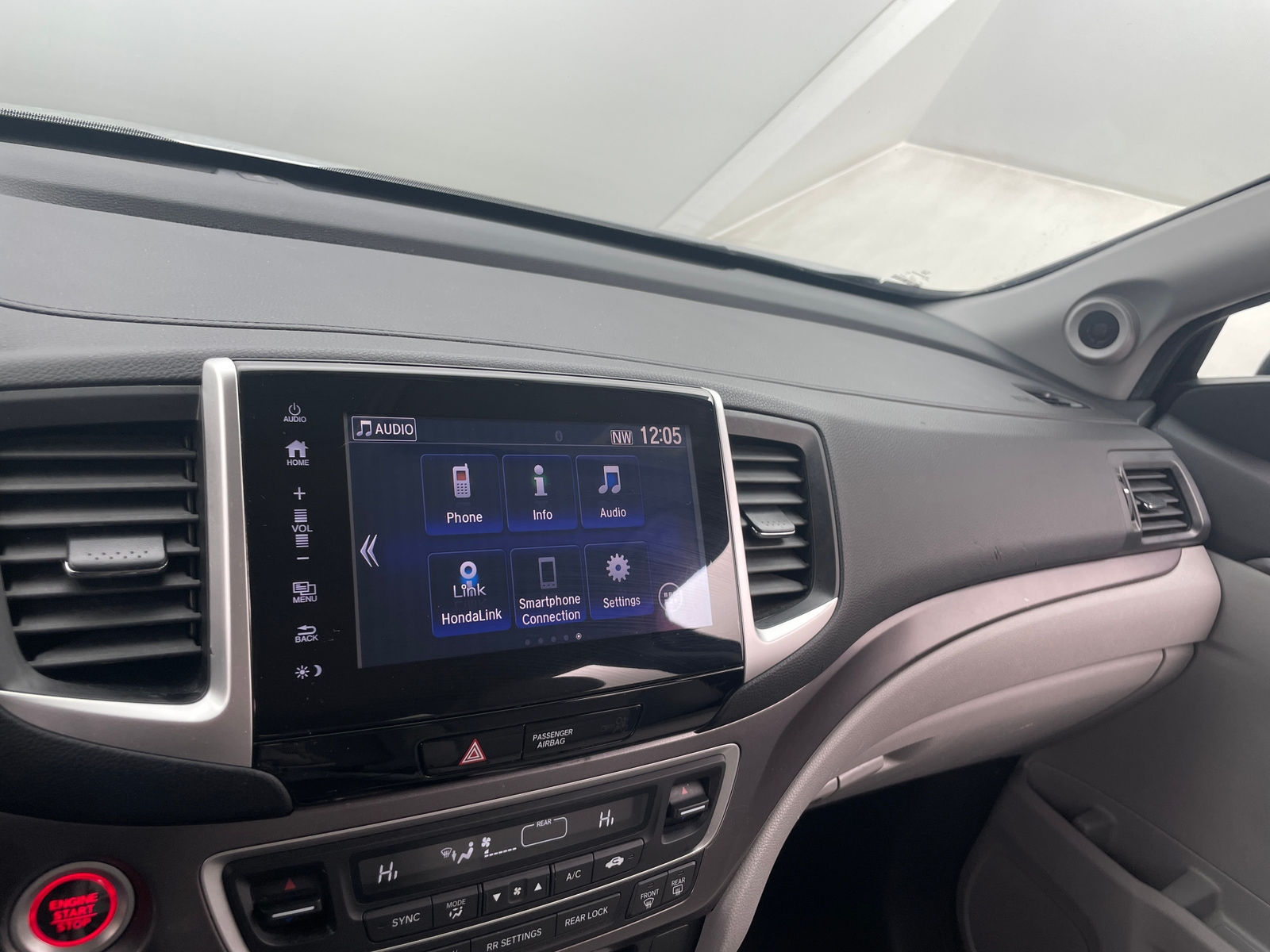 Thumbnail: 2017 Honda Pilot - 4