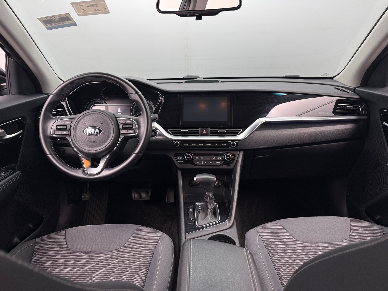 Thumbnail: 2020 Kia Niro - 3