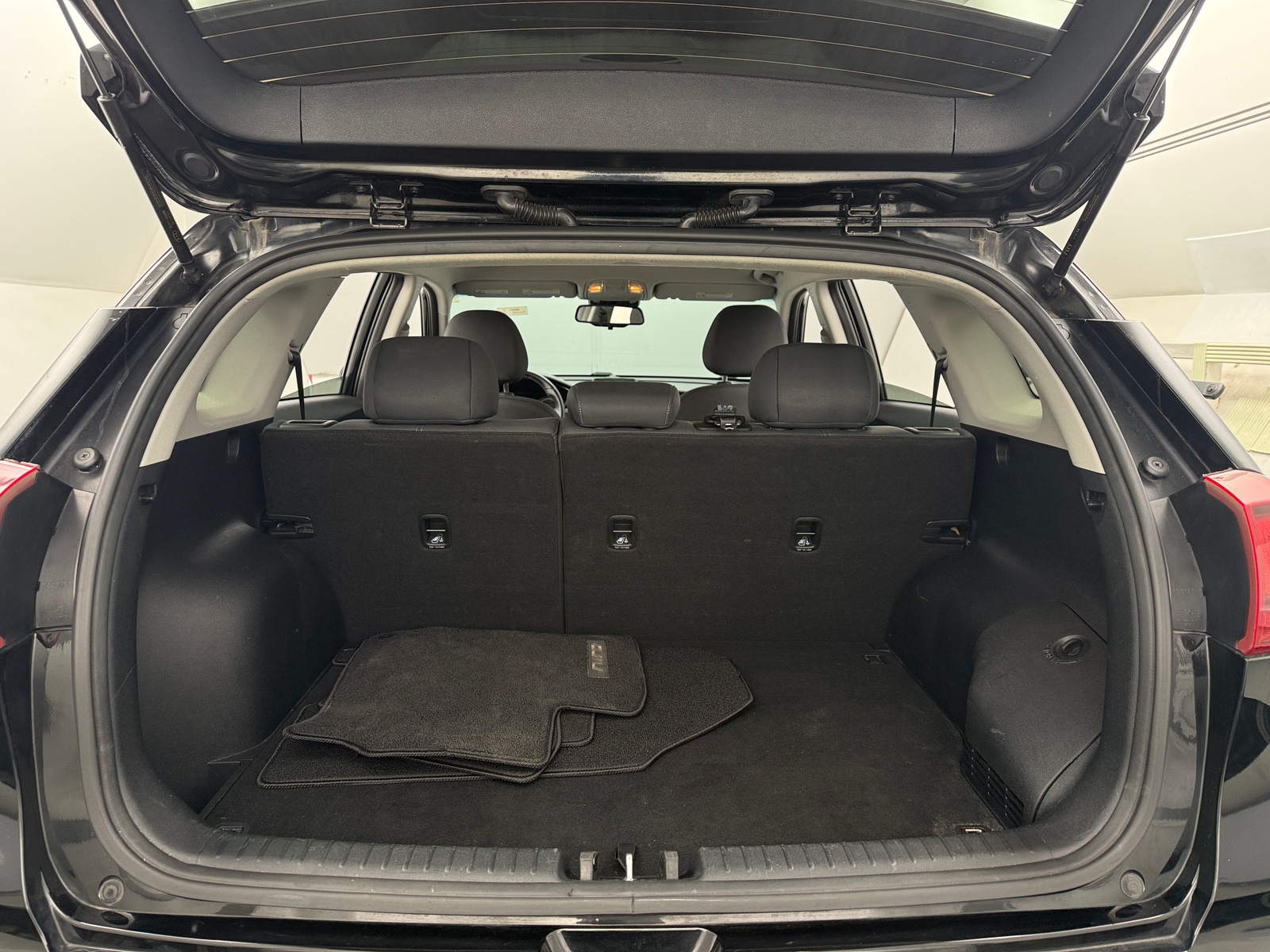 Thumbnail: 2020 Kia Niro - 7