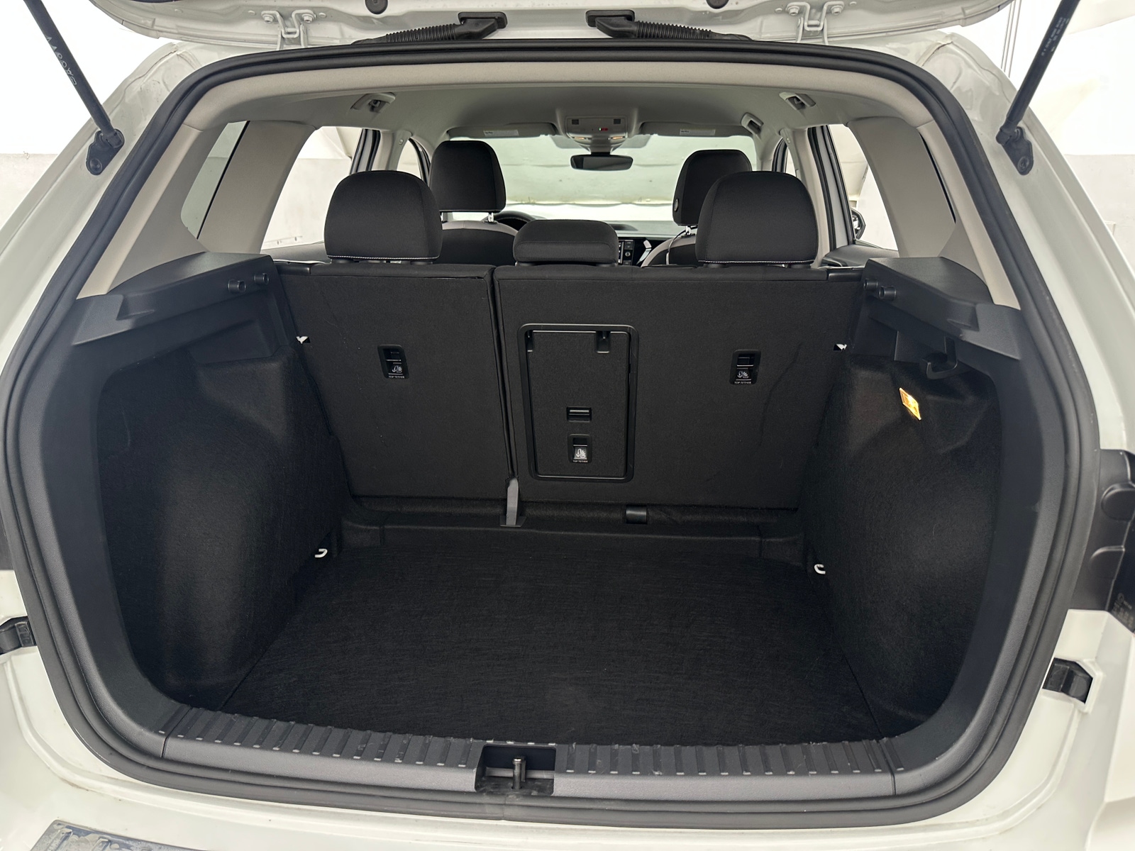 Thumbnail: 2023 Volkswagen Taos - 7