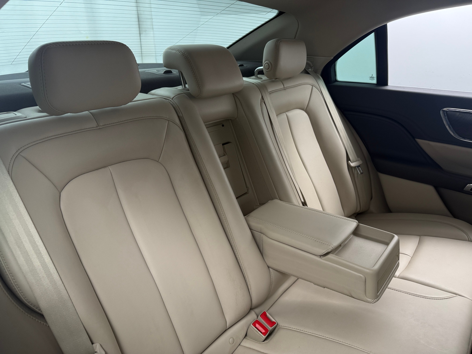 Thumbnail: 2019 Lincoln Continental - 5