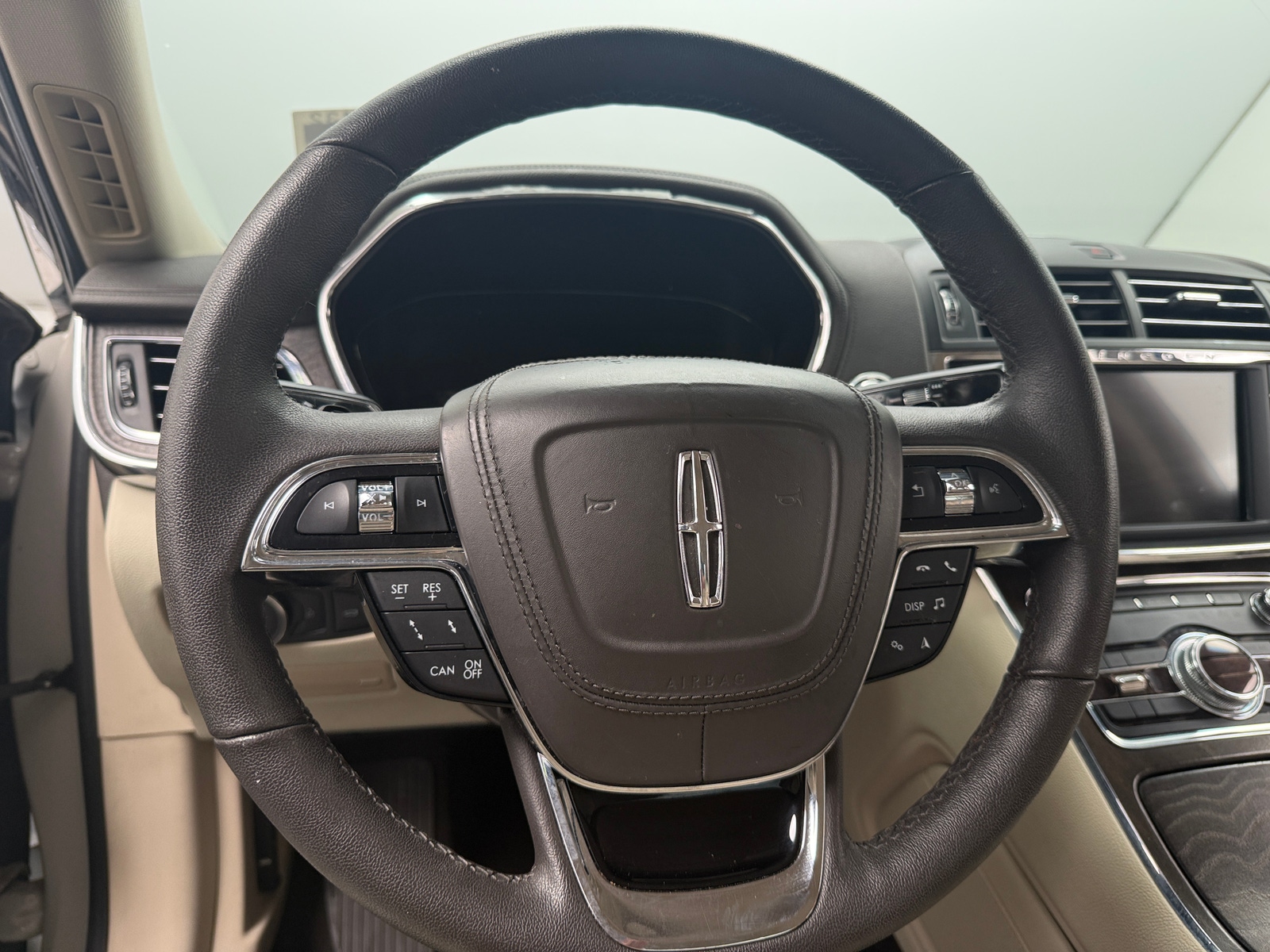 Thumbnail: 2019 Lincoln Continental - 4